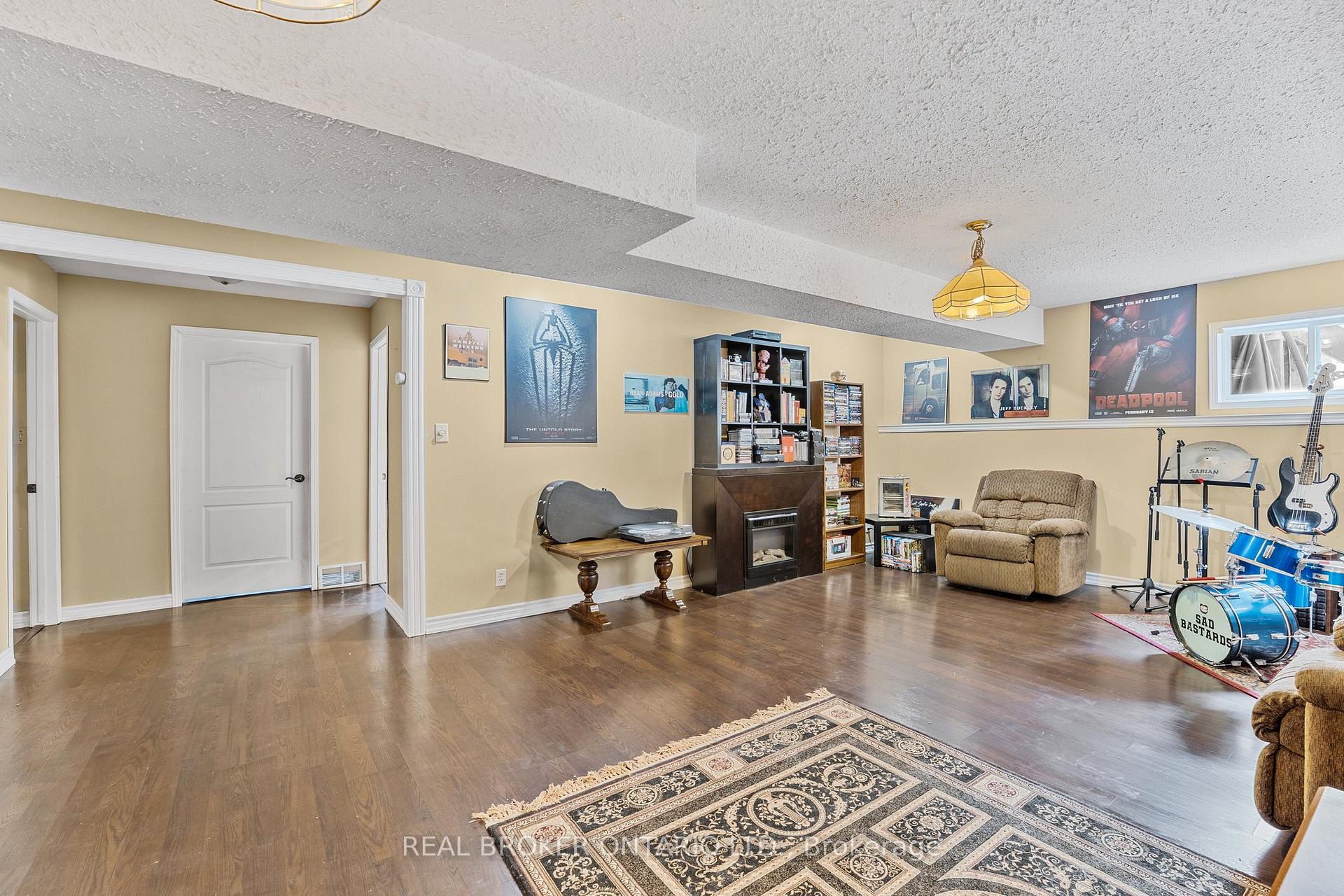 Photo 30 of 22 Dykstra Drive, Barrie, Holly — HOMEH