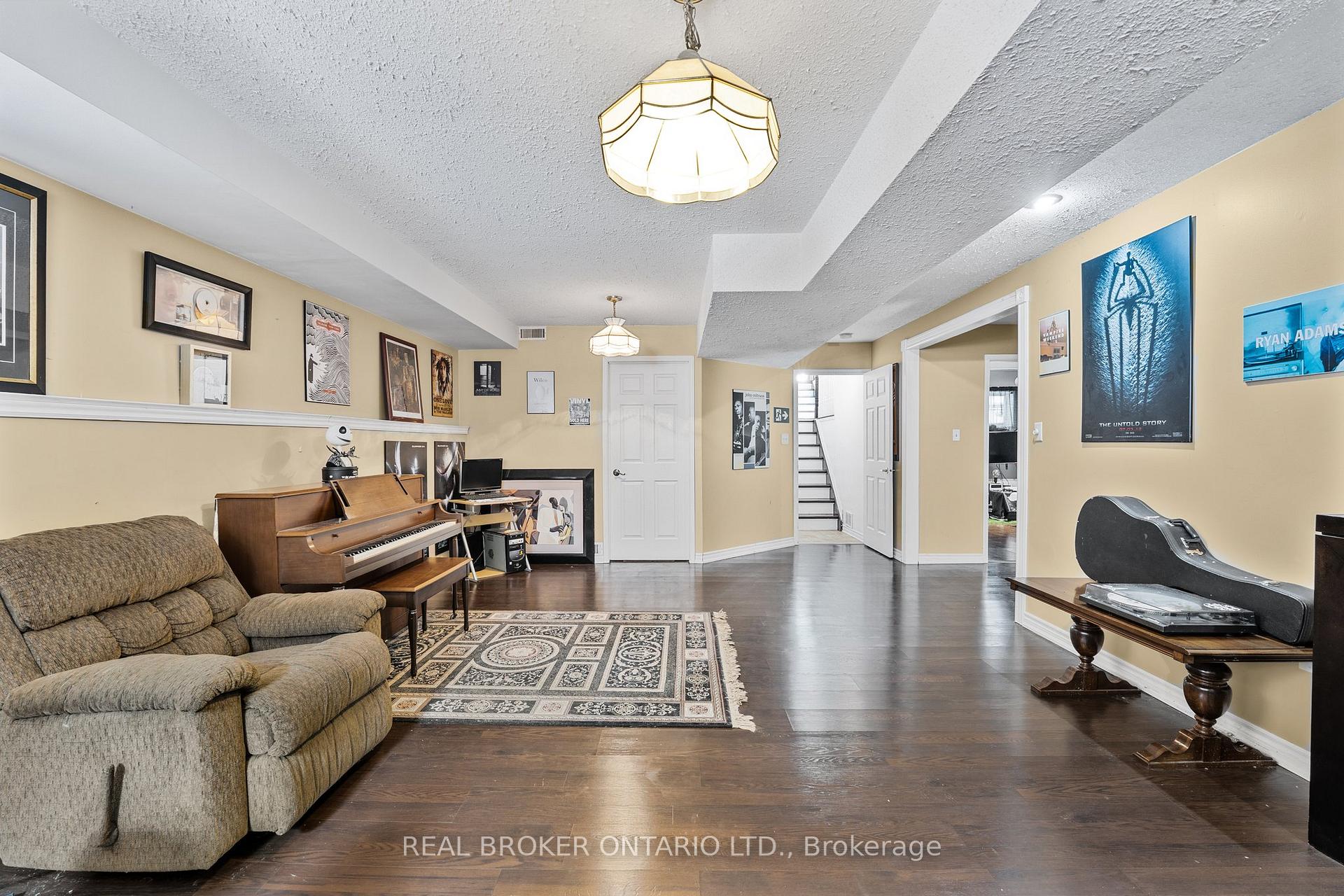 Photo 29 of 22 Dykstra Drive, Barrie, Holly — HOMEH
