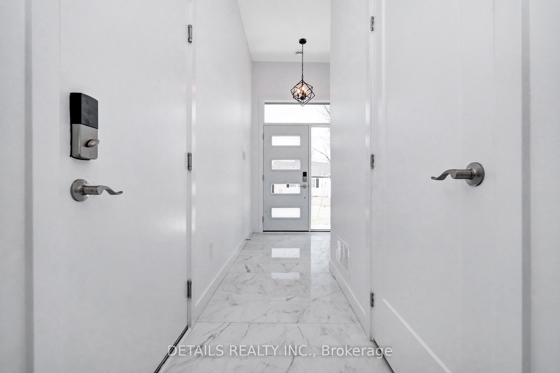 Photo 4 of Unit A, 842 Dundee Avenue, Ottawa, Queensway Terrace North — HOMEH