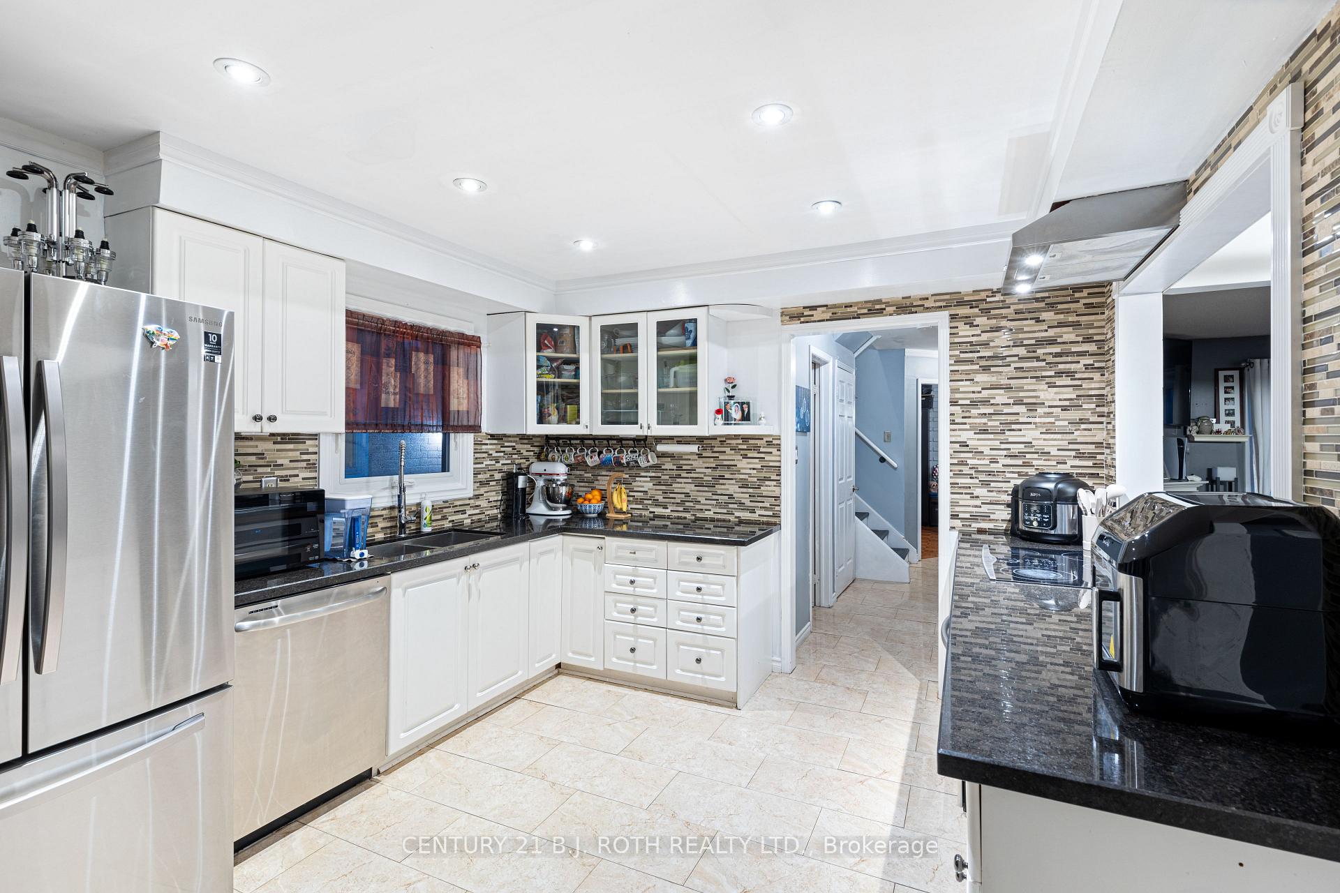 Photo 5 of 1885 Bainbridge Drive, Pickering, Village East — HOMEH