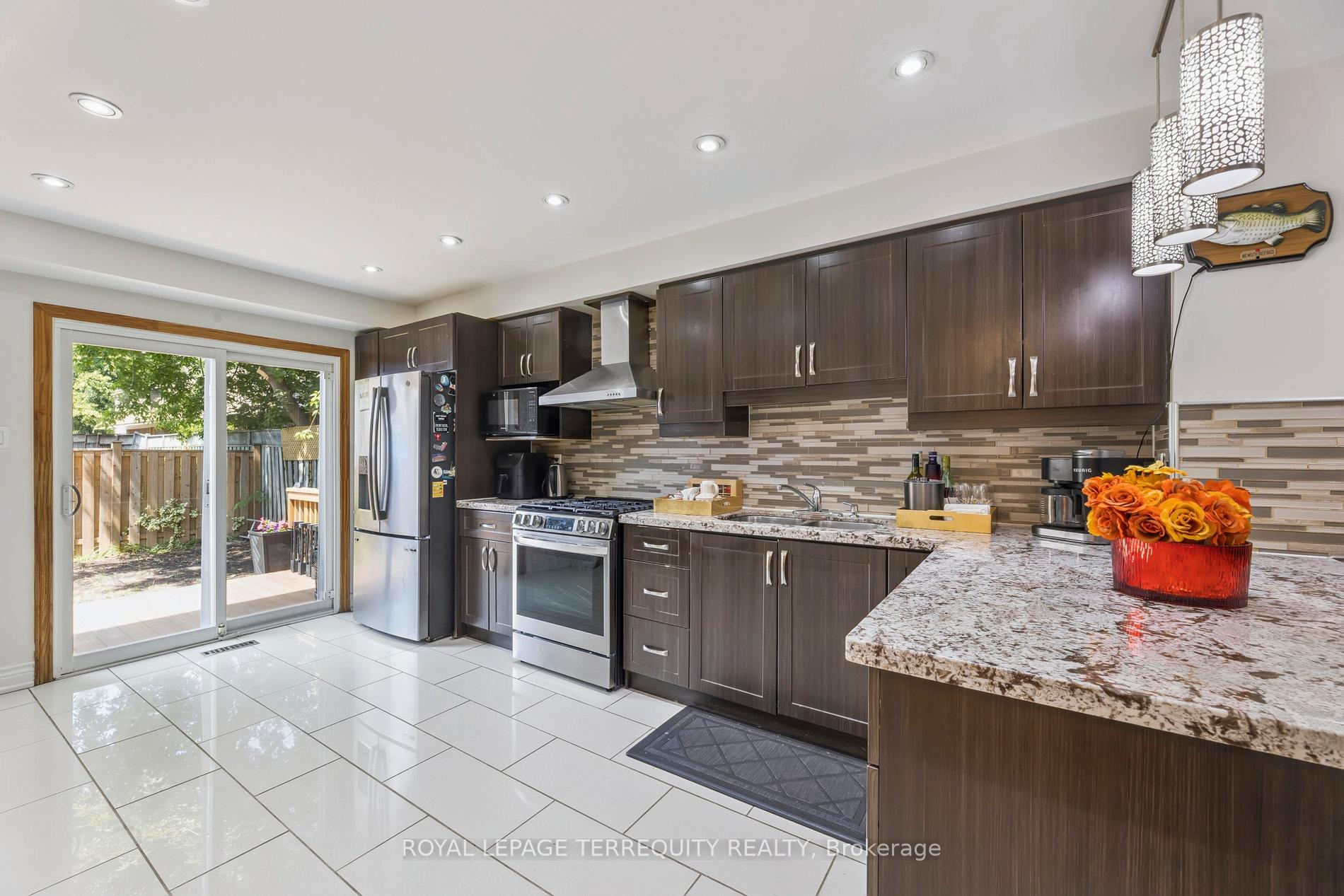 Photo 22 of 44 Harman Drive, Ajax, Central — HOMEH