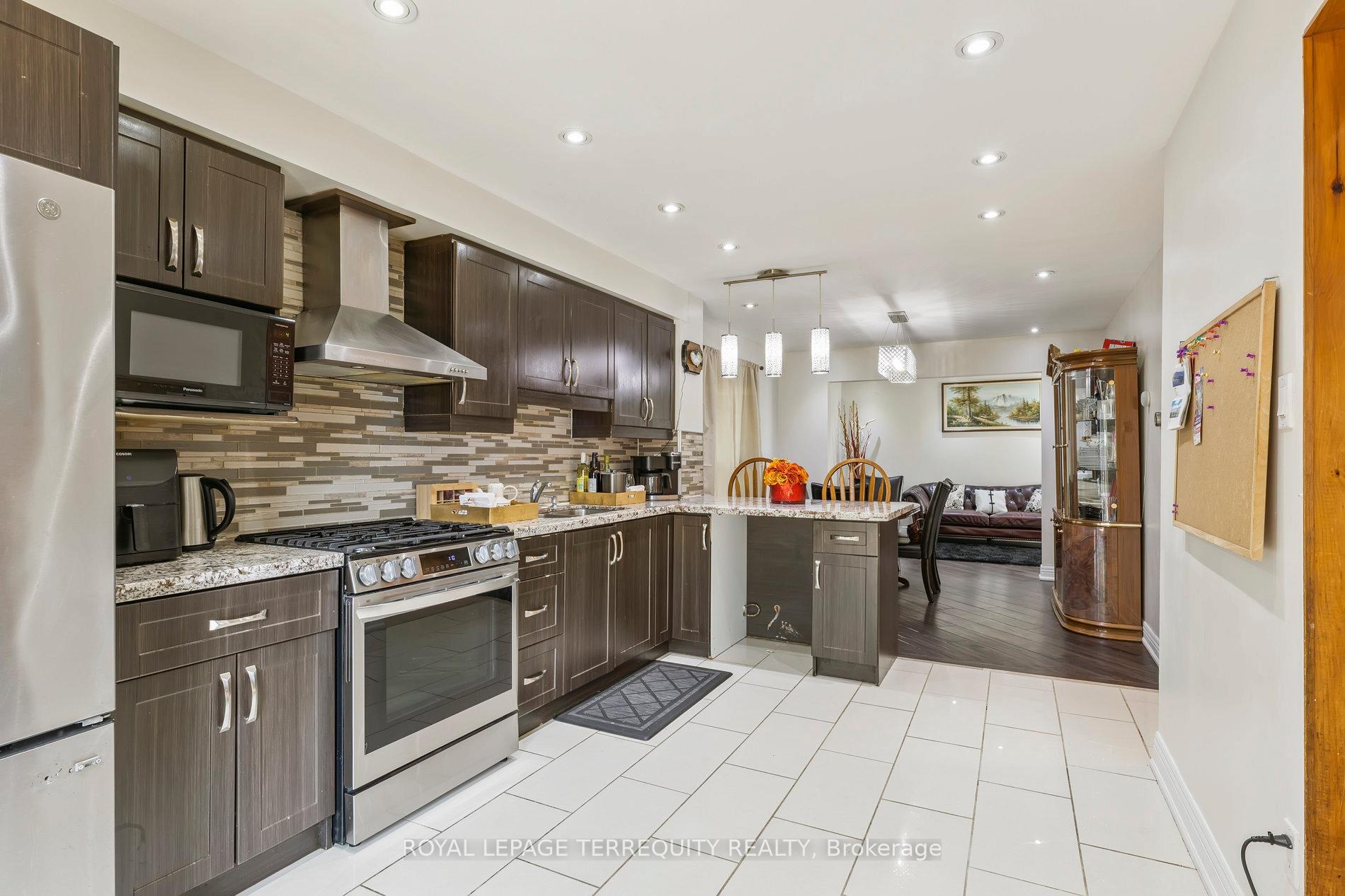 Photo 14 of 44 Harman Drive, Ajax, Central — HOMEH