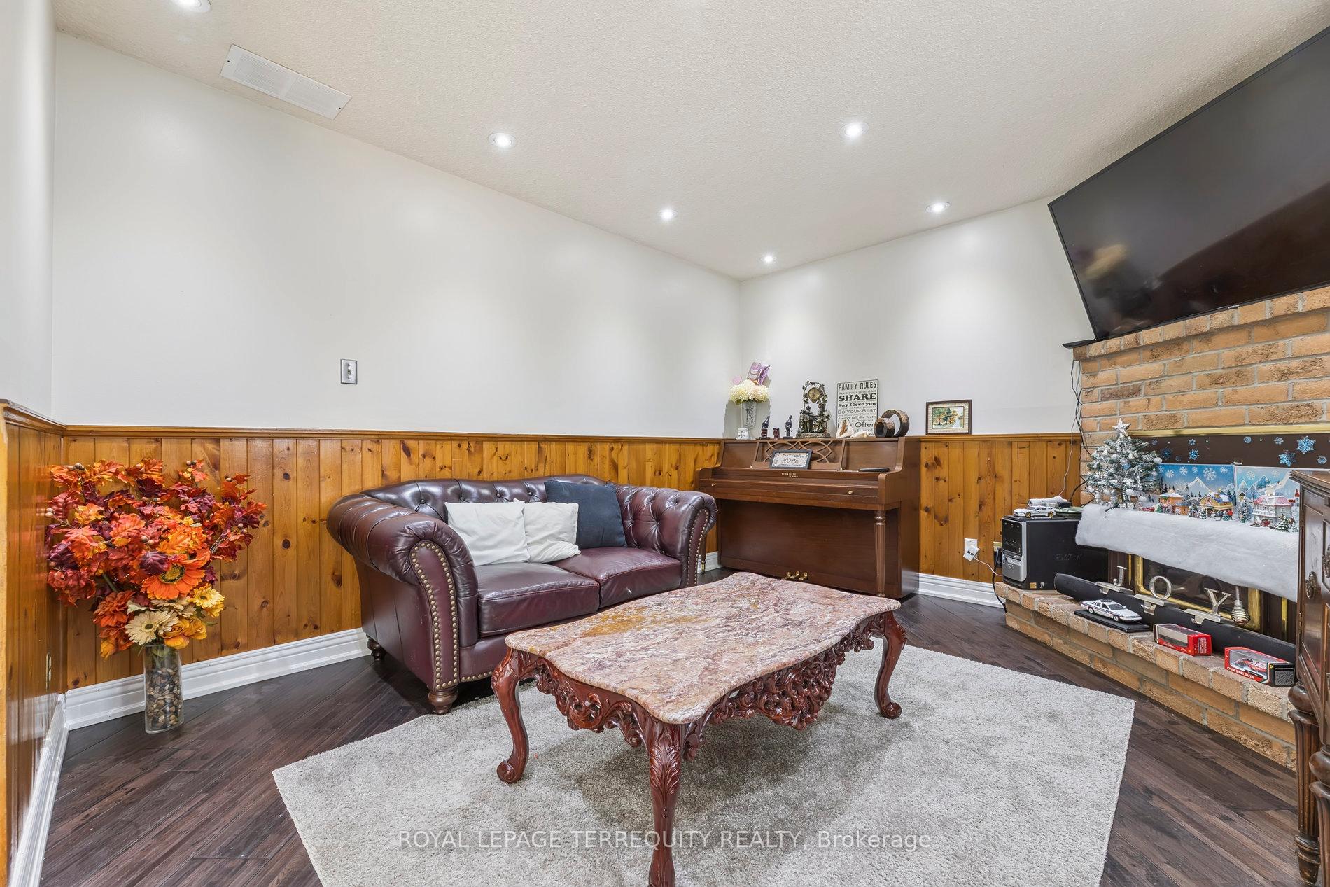 Photo 15 of 44 Harman Drive, Ajax, Central — HOMEH