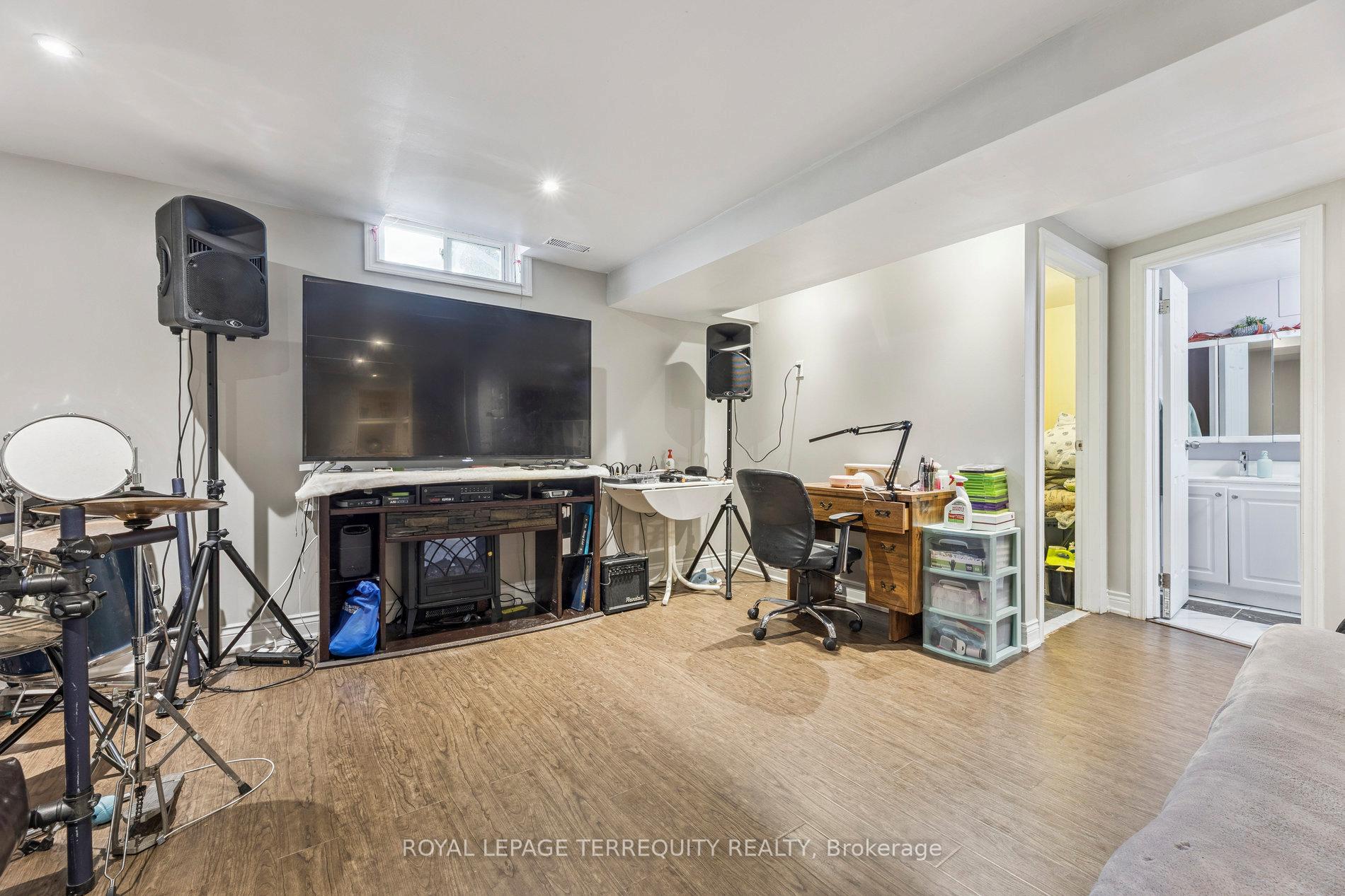 Photo 34 of 44 Harman Drive, Ajax, Central — HOMEH