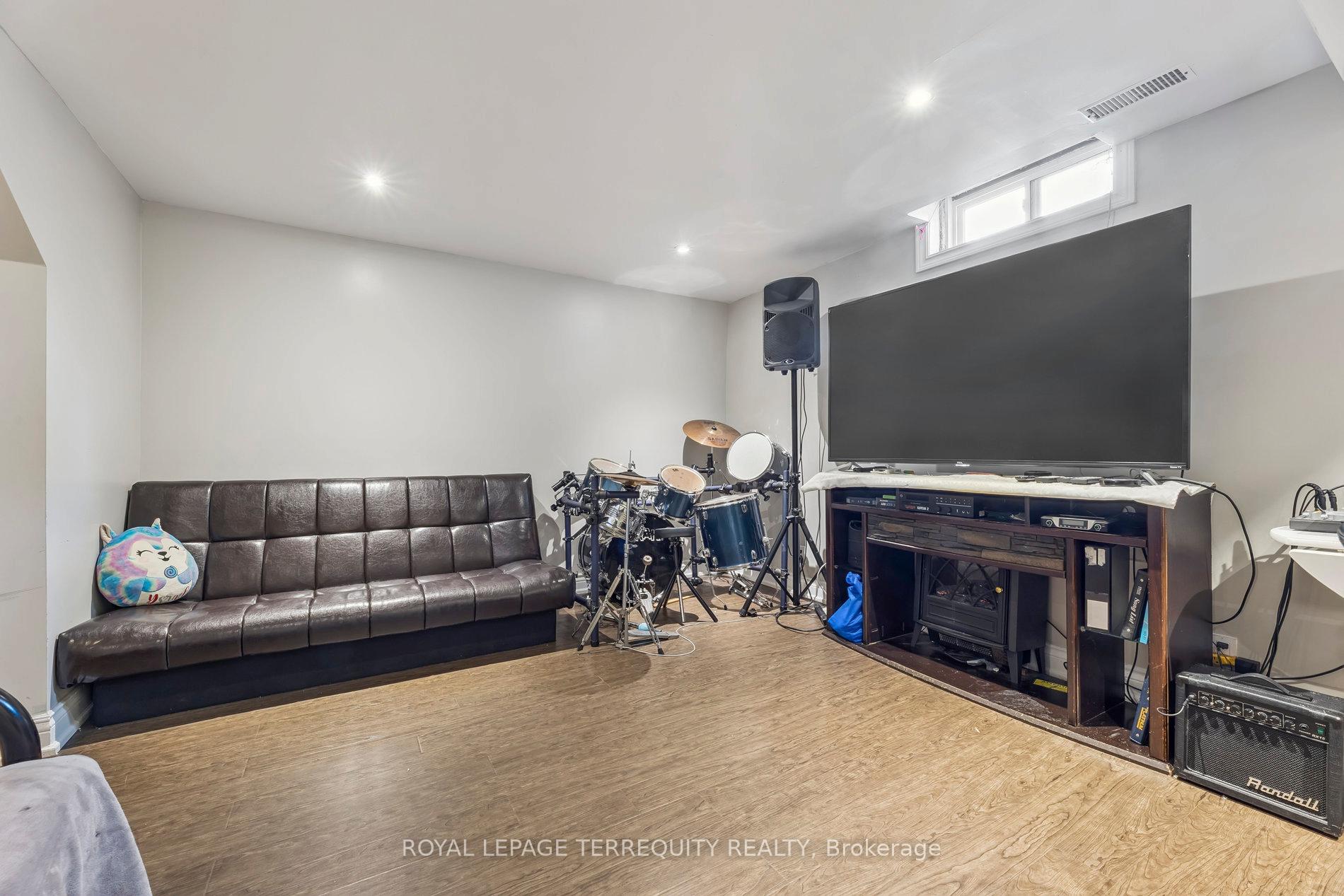 Photo 32 of 44 Harman Drive, Ajax, Central — HOMEH