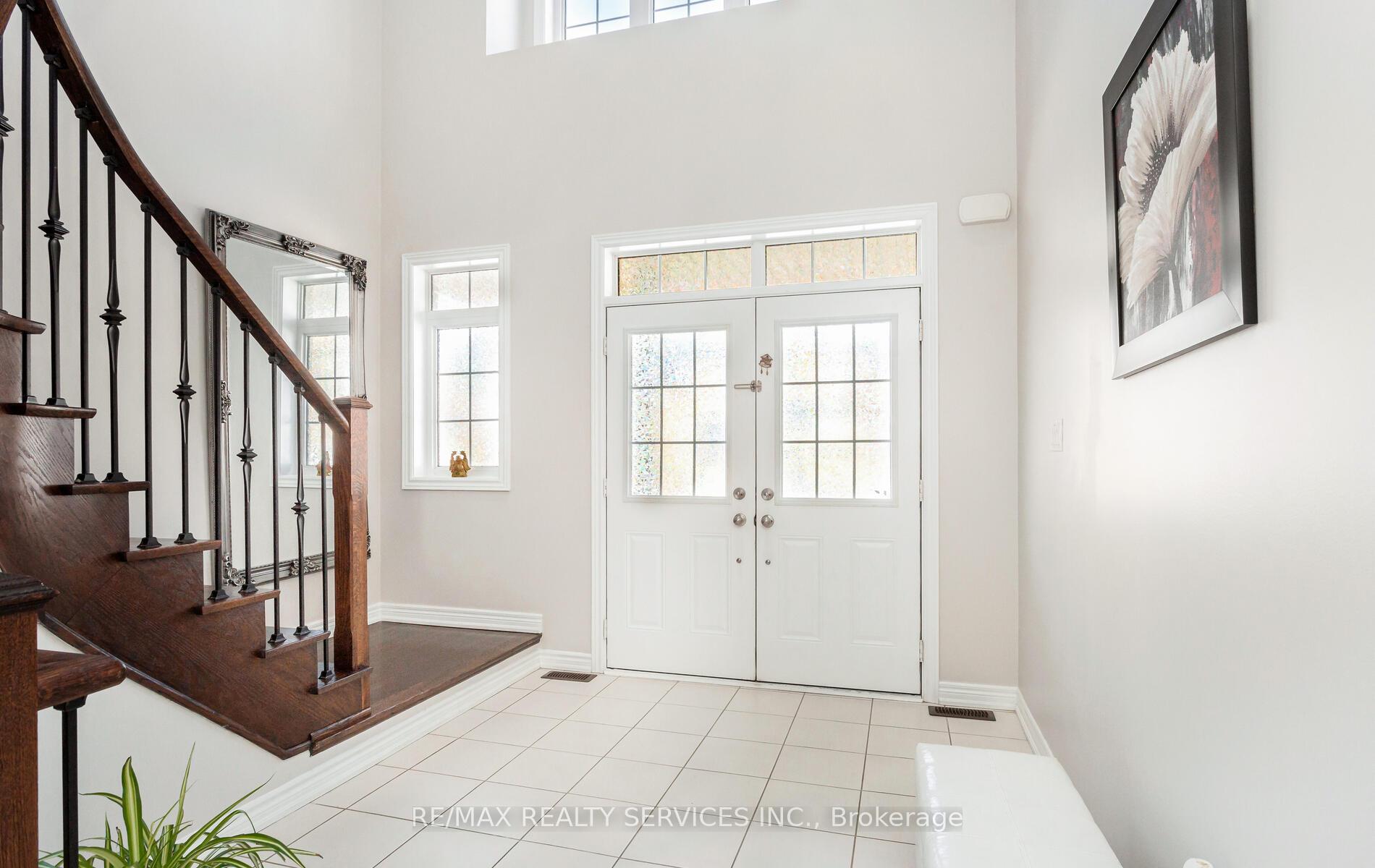 Photo 3 of 153 Algoma Drive, Vaughan, Kleinburg — HOMEH