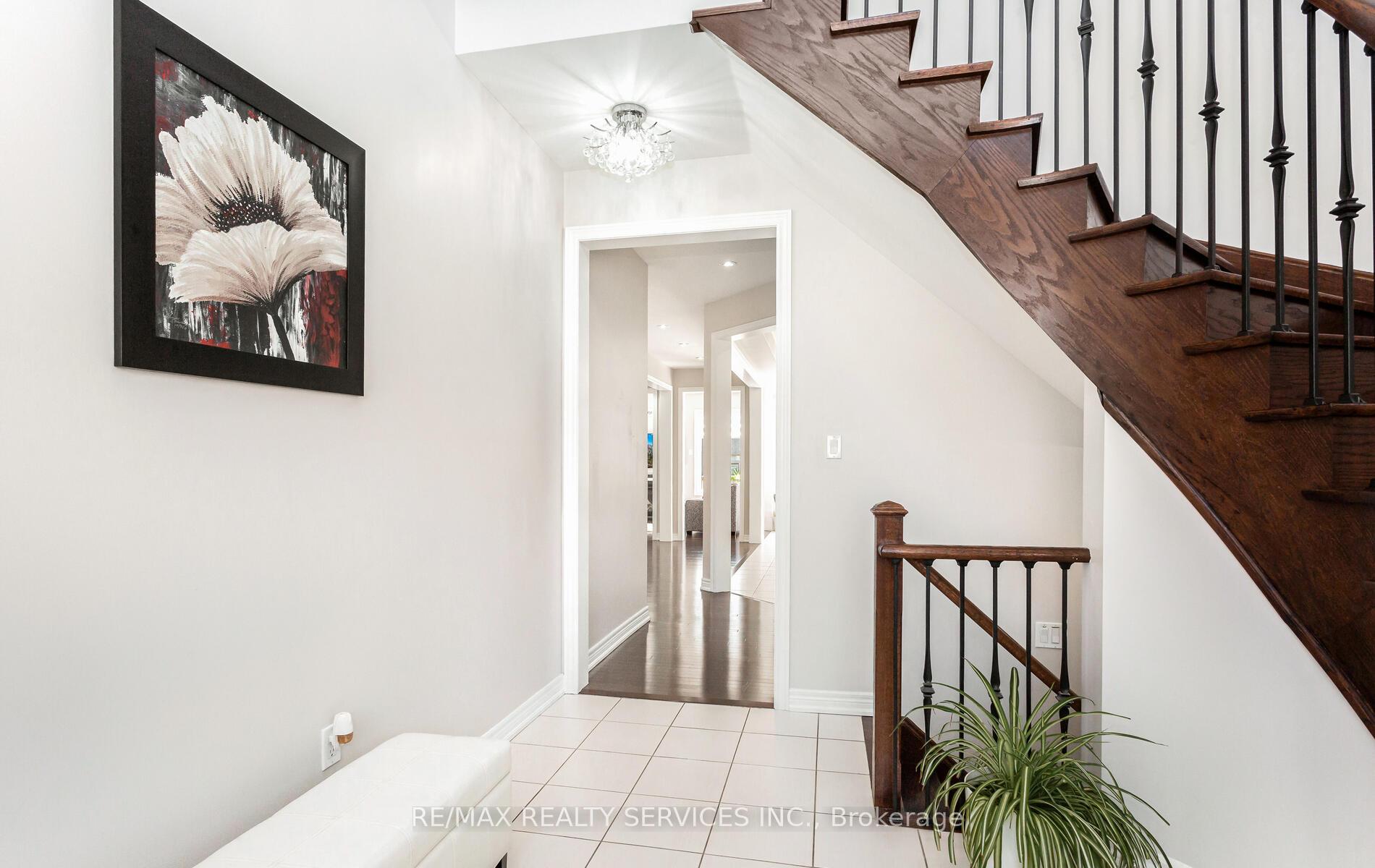 Photo 5 of 153 Algoma Drive, Vaughan, Kleinburg — HOMEH