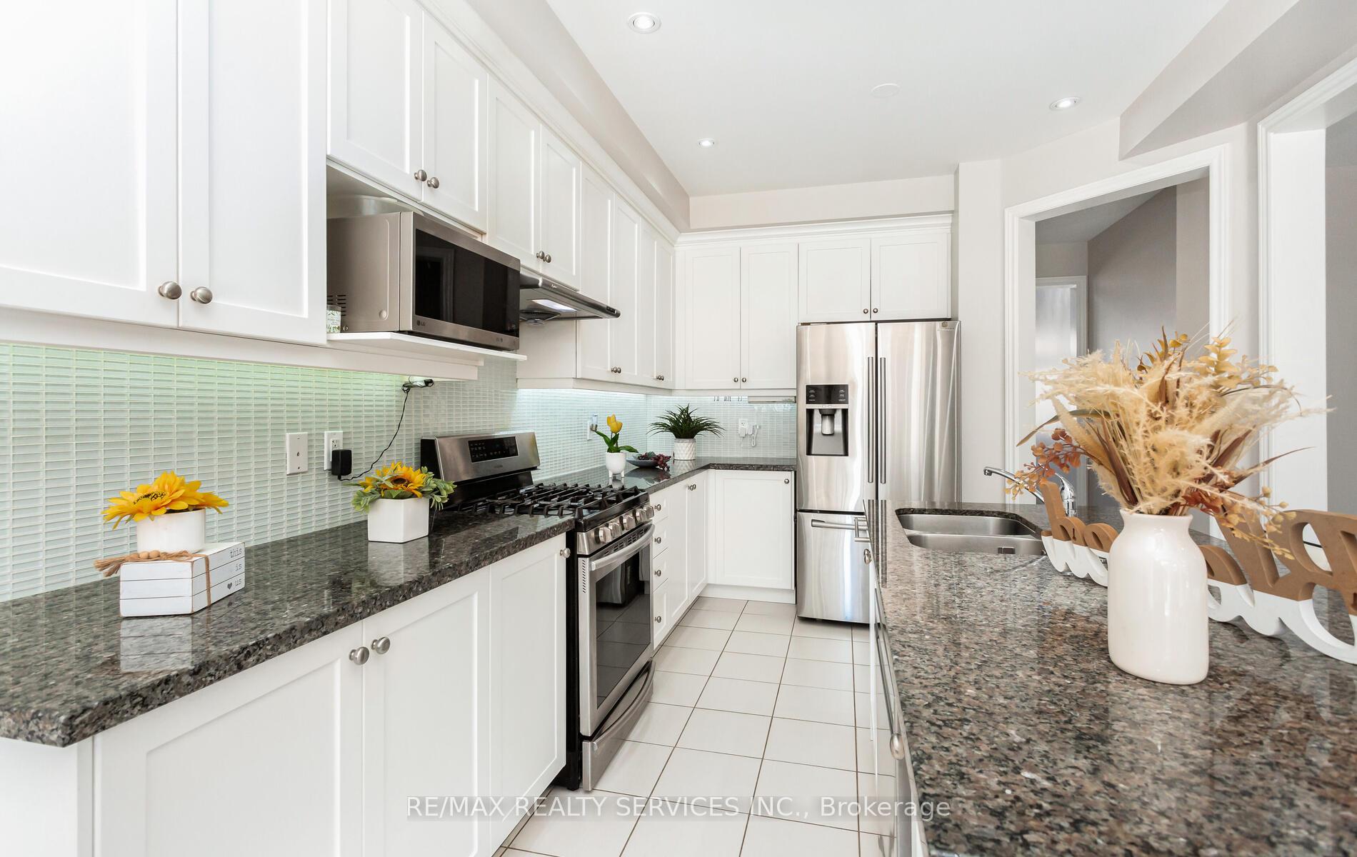 Photo 7 of 153 Algoma Drive, Vaughan, Kleinburg — HOMEH