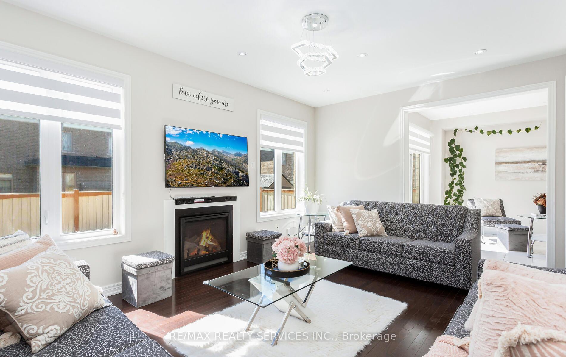 Photo 9 of 153 Algoma Drive, Vaughan, Kleinburg — HOMEH