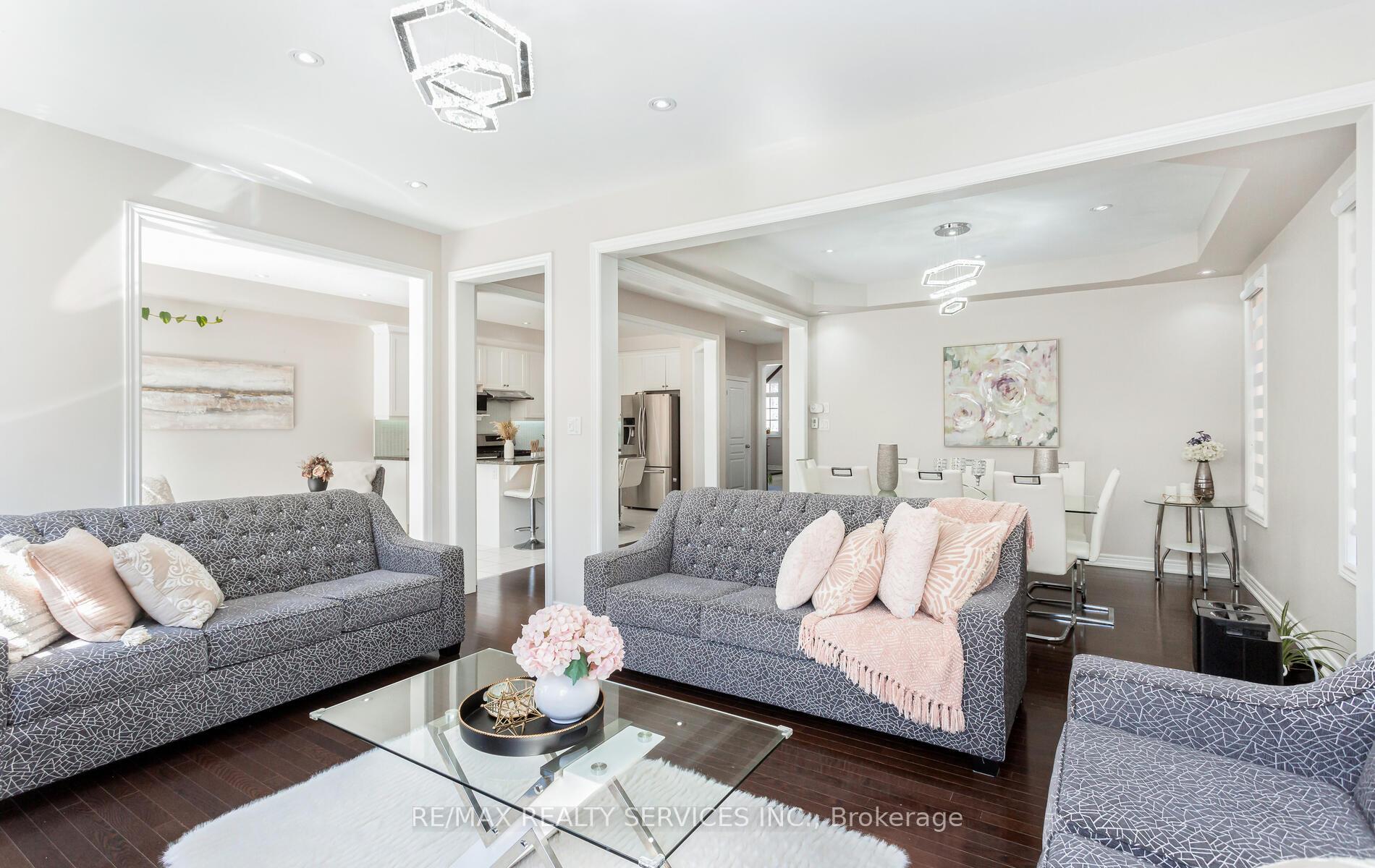 Photo 10 of 153 Algoma Drive, Vaughan, Kleinburg — HOMEH
