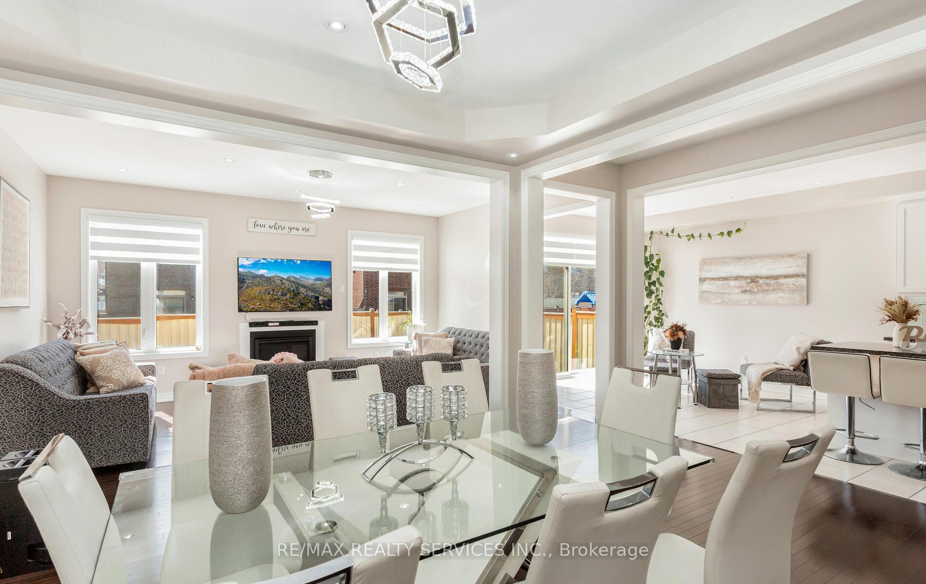 Photo 11 of 153 Algoma Drive, Vaughan, Kleinburg — HOMEH