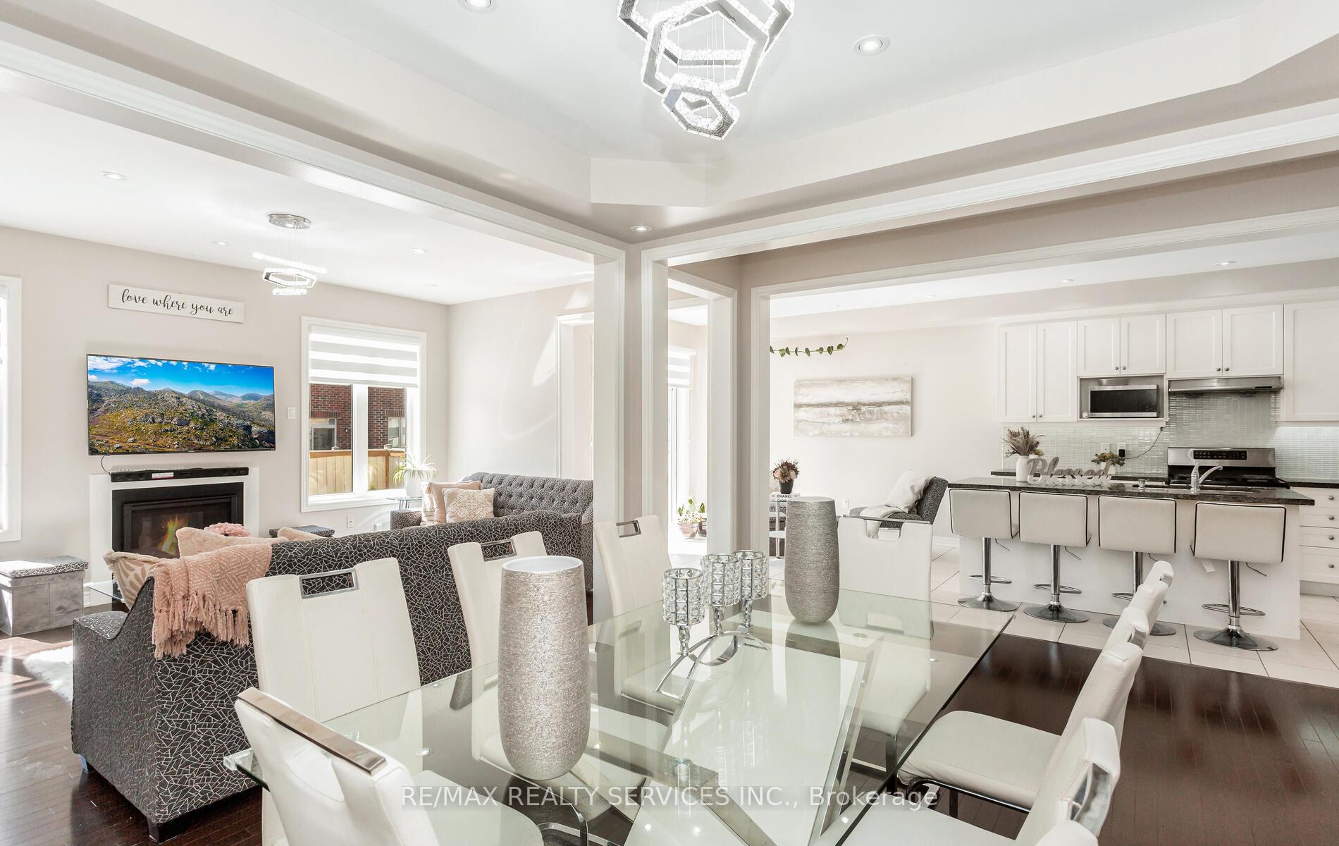 Photo 12 of 153 Algoma Drive, Vaughan, Kleinburg — HOMEH