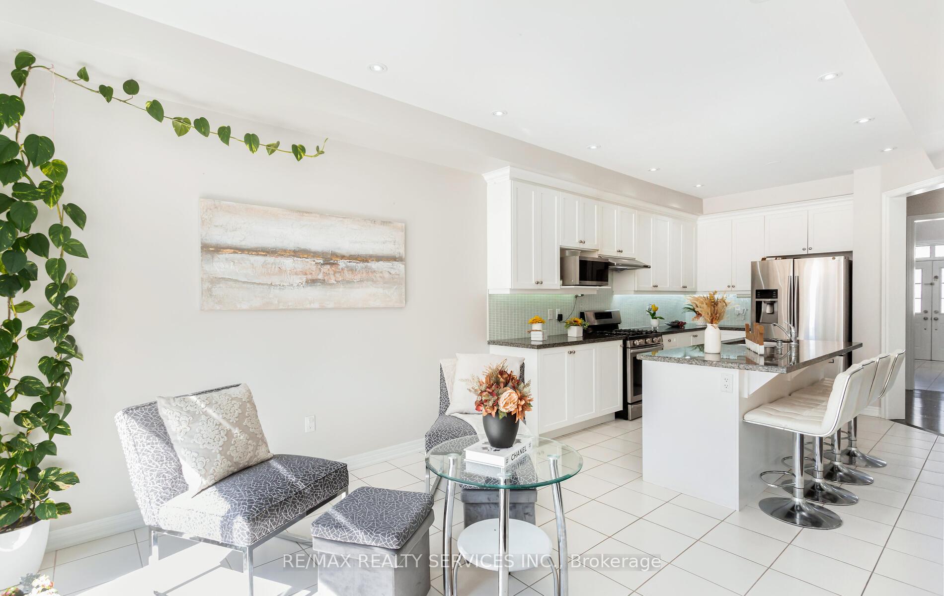 Photo 13 of 153 Algoma Drive, Vaughan, Kleinburg — HOMEH