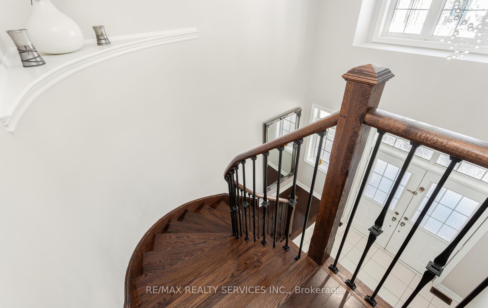 Photo 15 of 153 Algoma Drive, Vaughan, Kleinburg — HOMEH
