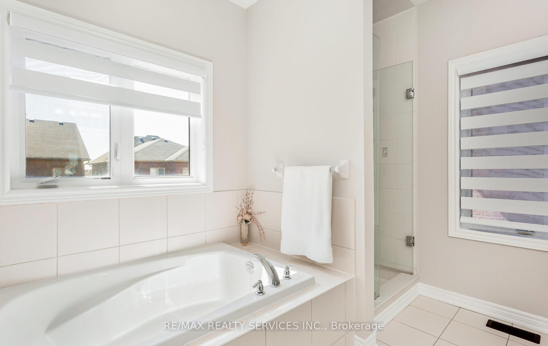 Photo 18 of 153 Algoma Drive, Vaughan, Kleinburg — HOMEH