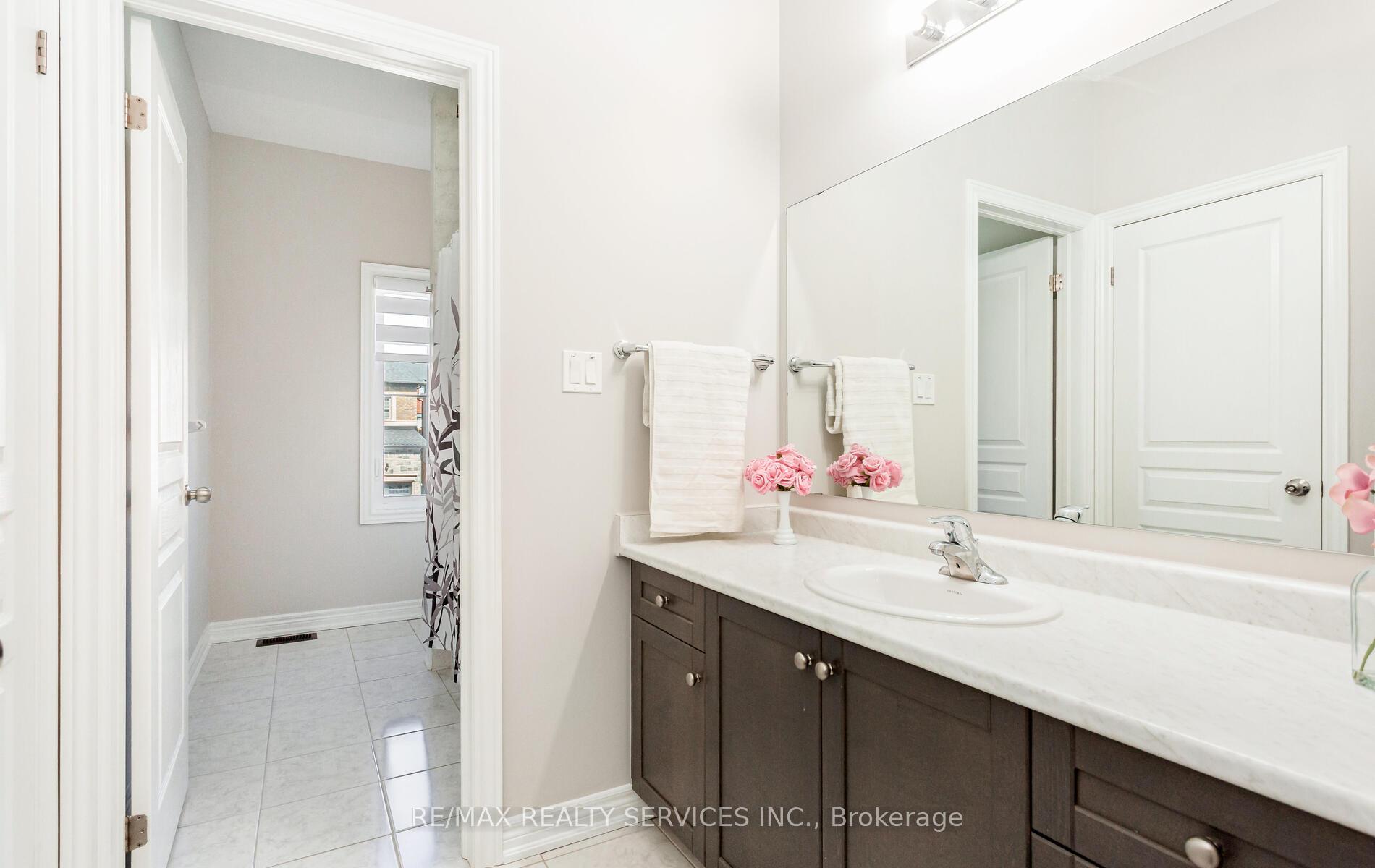 Photo 24 of 153 Algoma Drive, Vaughan, Kleinburg — HOMEH