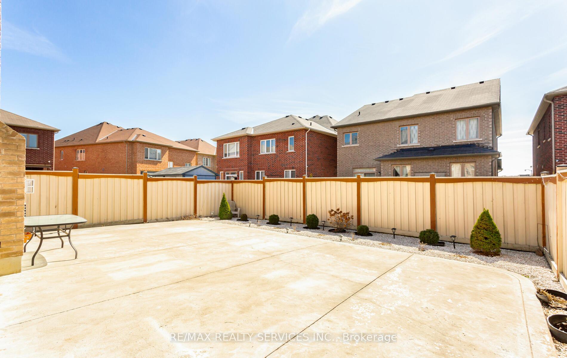 Photo 32 of 153 Algoma Drive, Vaughan, Kleinburg — HOMEH