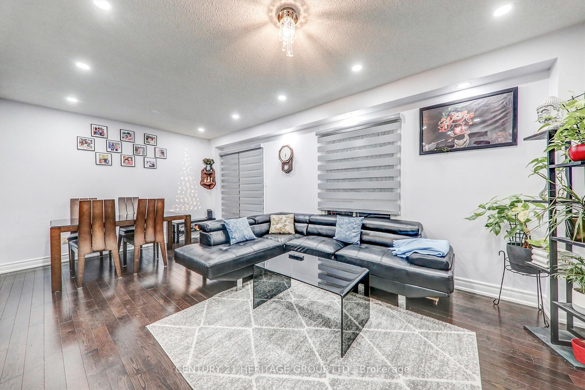 Photo 4 of 611 Graceland Court, Pickering, Amberlea — HOMEH