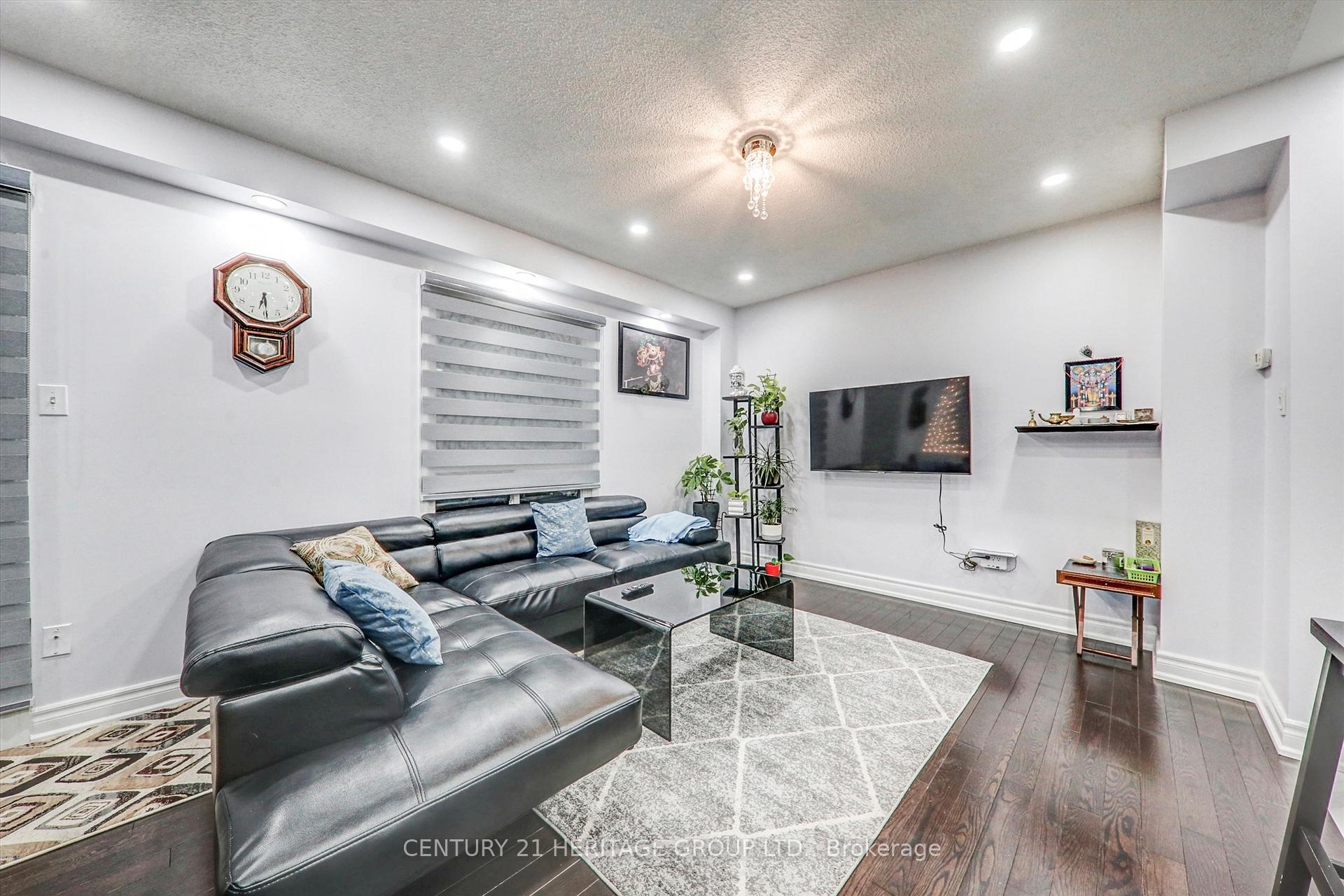 Photo 5 of 611 Graceland Court, Pickering, Amberlea — HOMEH
