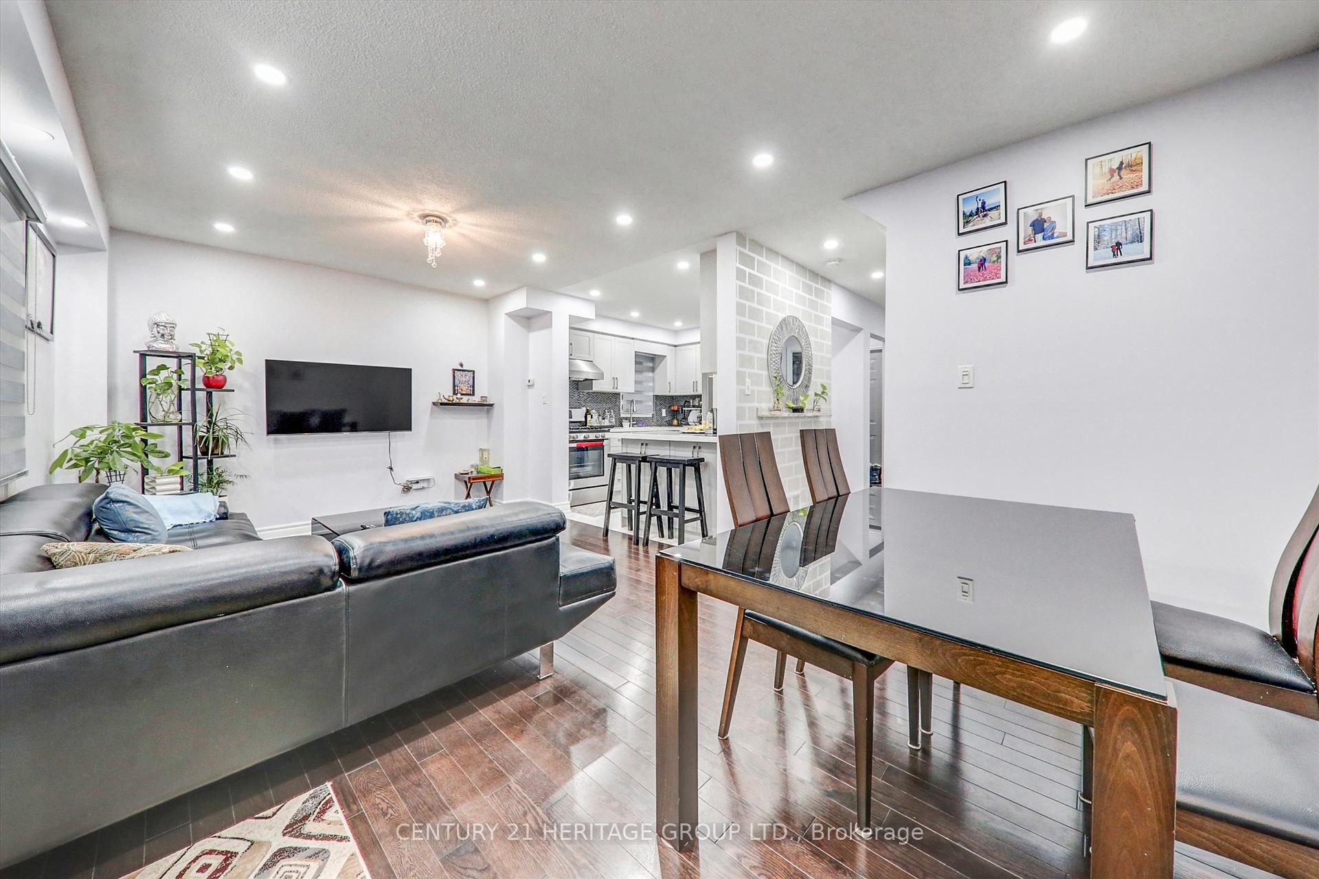 Photo 6 of 611 Graceland Court, Pickering, Amberlea — HOMEH