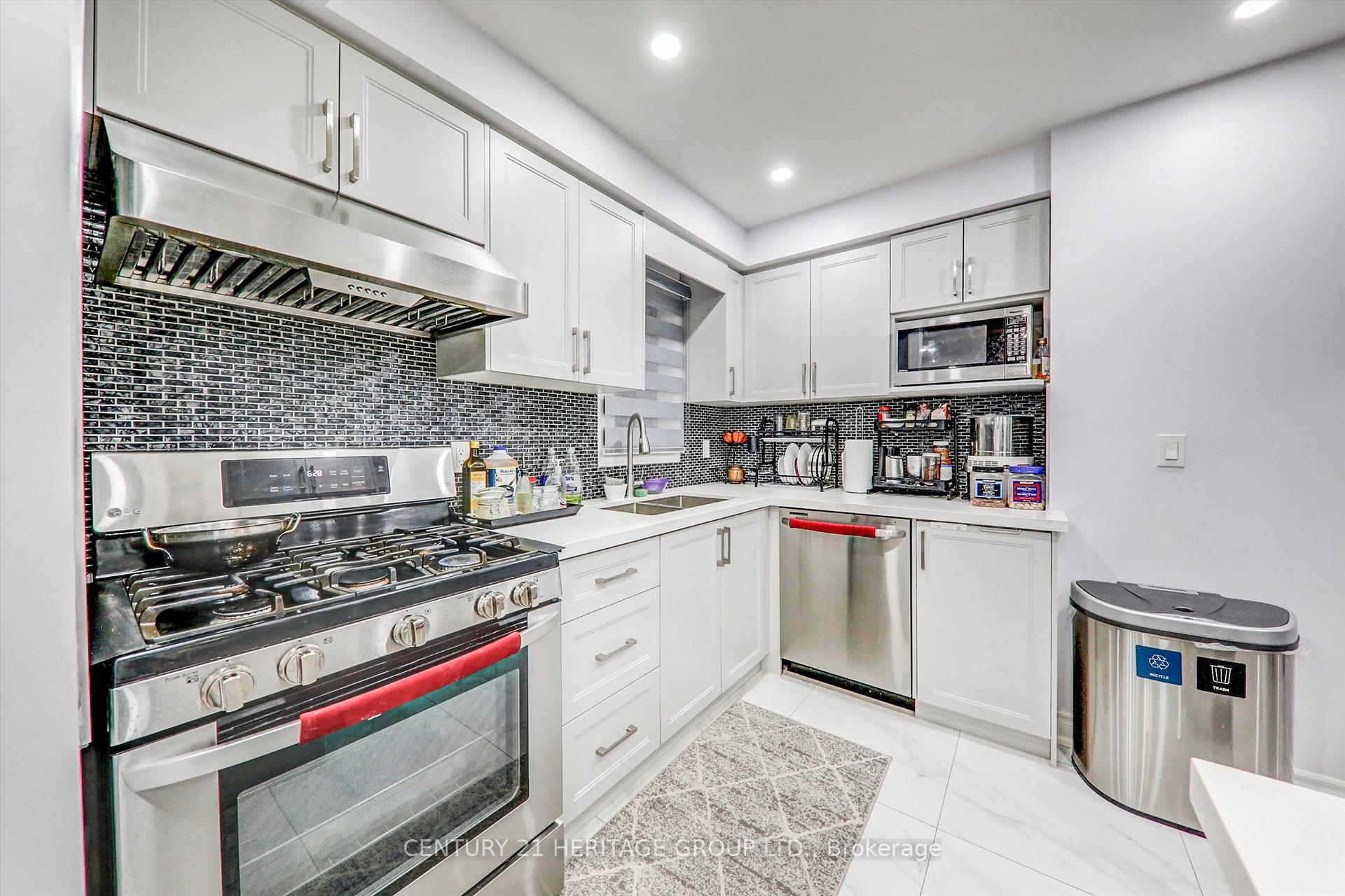 Photo 9 of 611 Graceland Court, Pickering, Amberlea — HOMEH