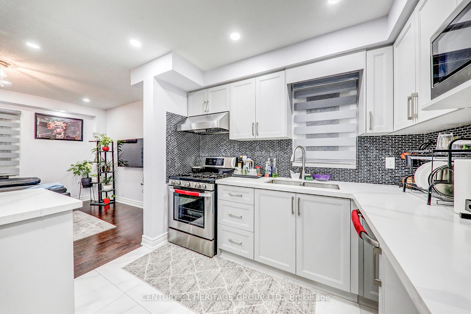 Photo 10 of 611 Graceland Court, Pickering, Amberlea — HOMEH