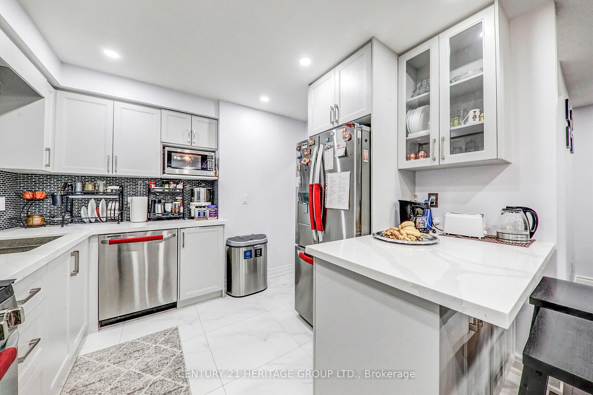 Photo 11 of 611 Graceland Court, Pickering, Amberlea — HOMEH