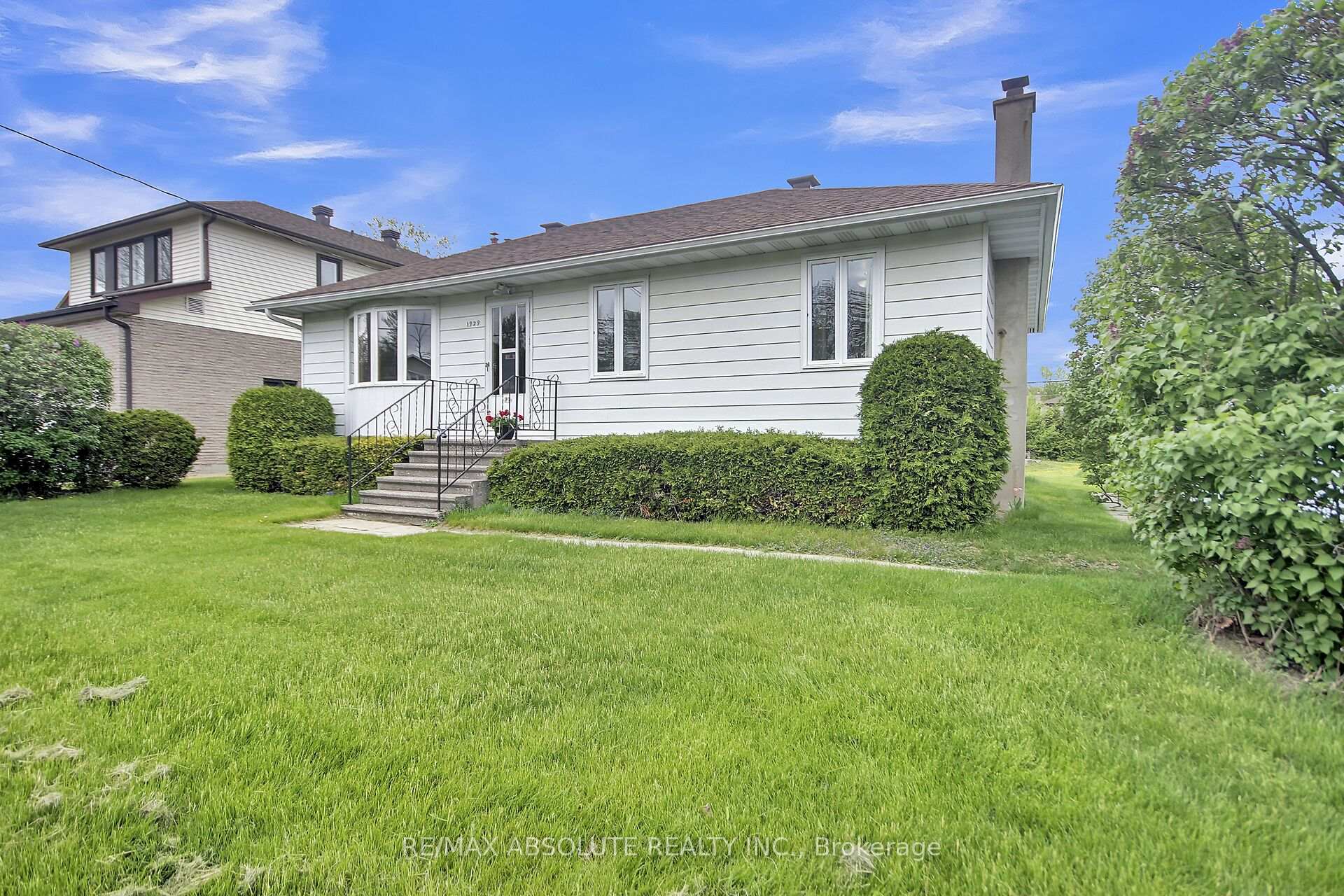 Photo 4 of 1929 Queensdale Avenue, Ottawa, Blossom Park/Leitrim — HOMEH