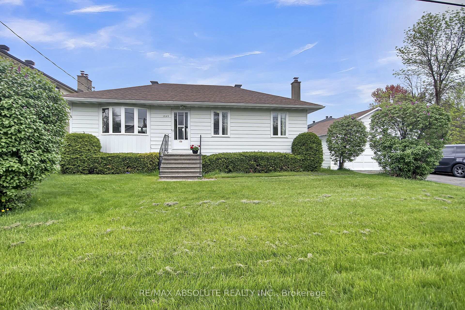 Photo 6 of 1929 Queensdale Avenue, Ottawa, Blossom Park/Leitrim — HOMEH