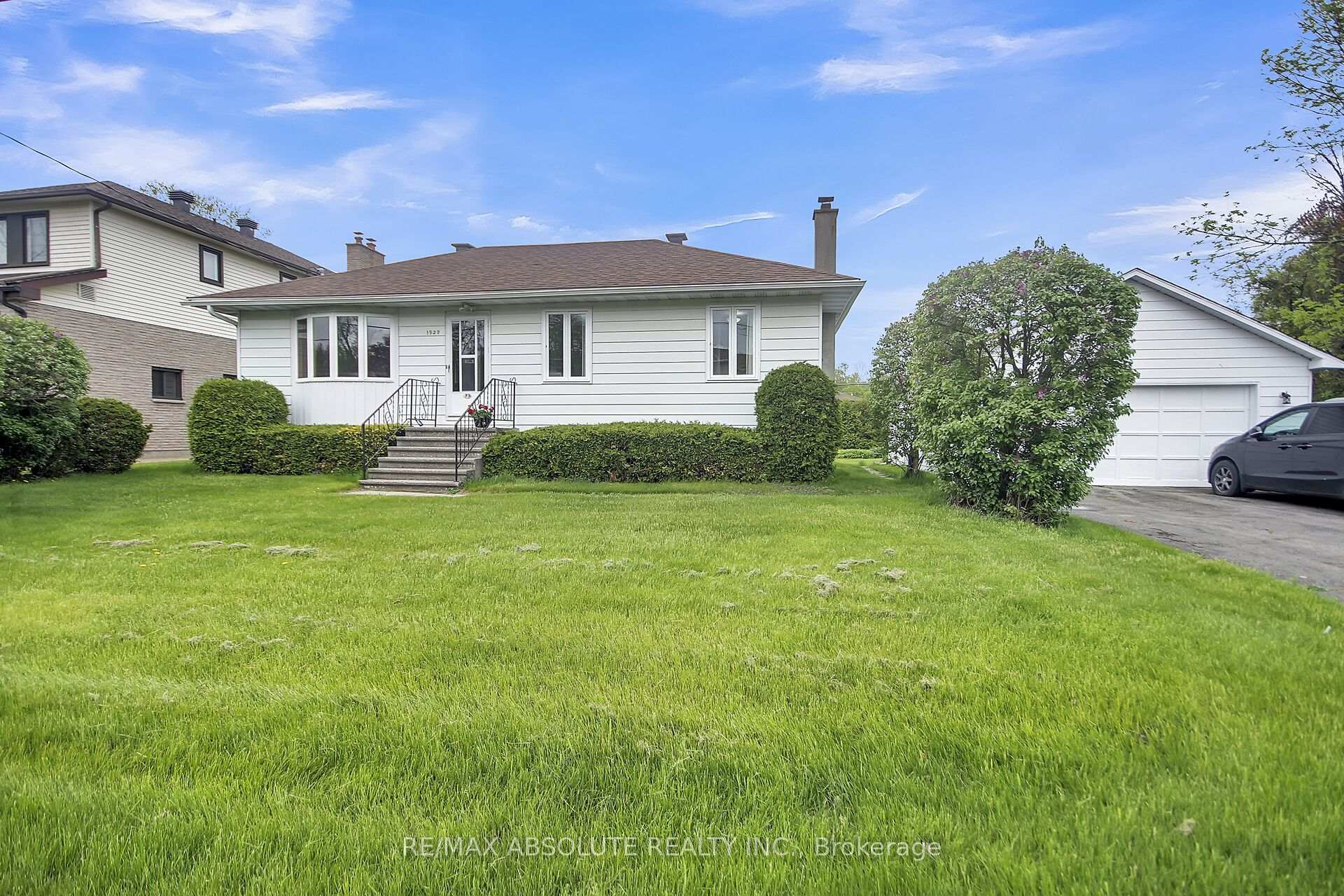 Photo 5 of 1929 Queensdale Avenue, Ottawa, Blossom Park/Leitrim — HOMEH