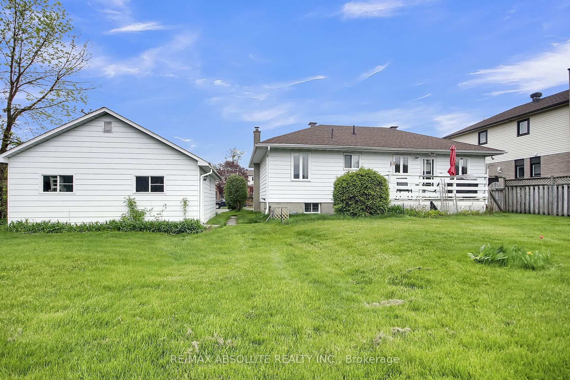 Photo 3 of 1929 Queensdale Avenue, Ottawa, Blossom Park/Leitrim — HOMEH