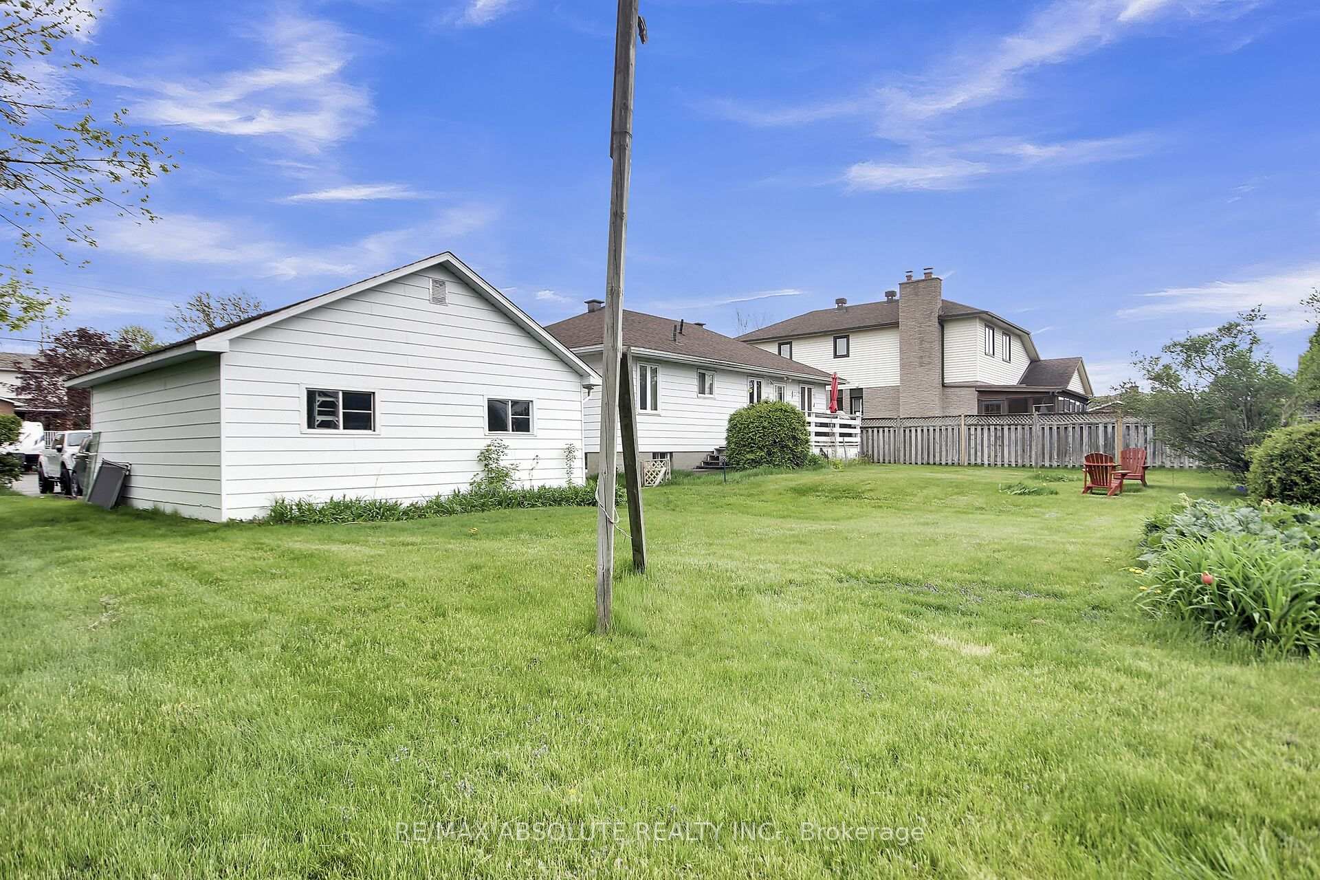 Photo 2 of 1929 Queensdale Avenue, Ottawa, Blossom Park/Leitrim — HOMEH