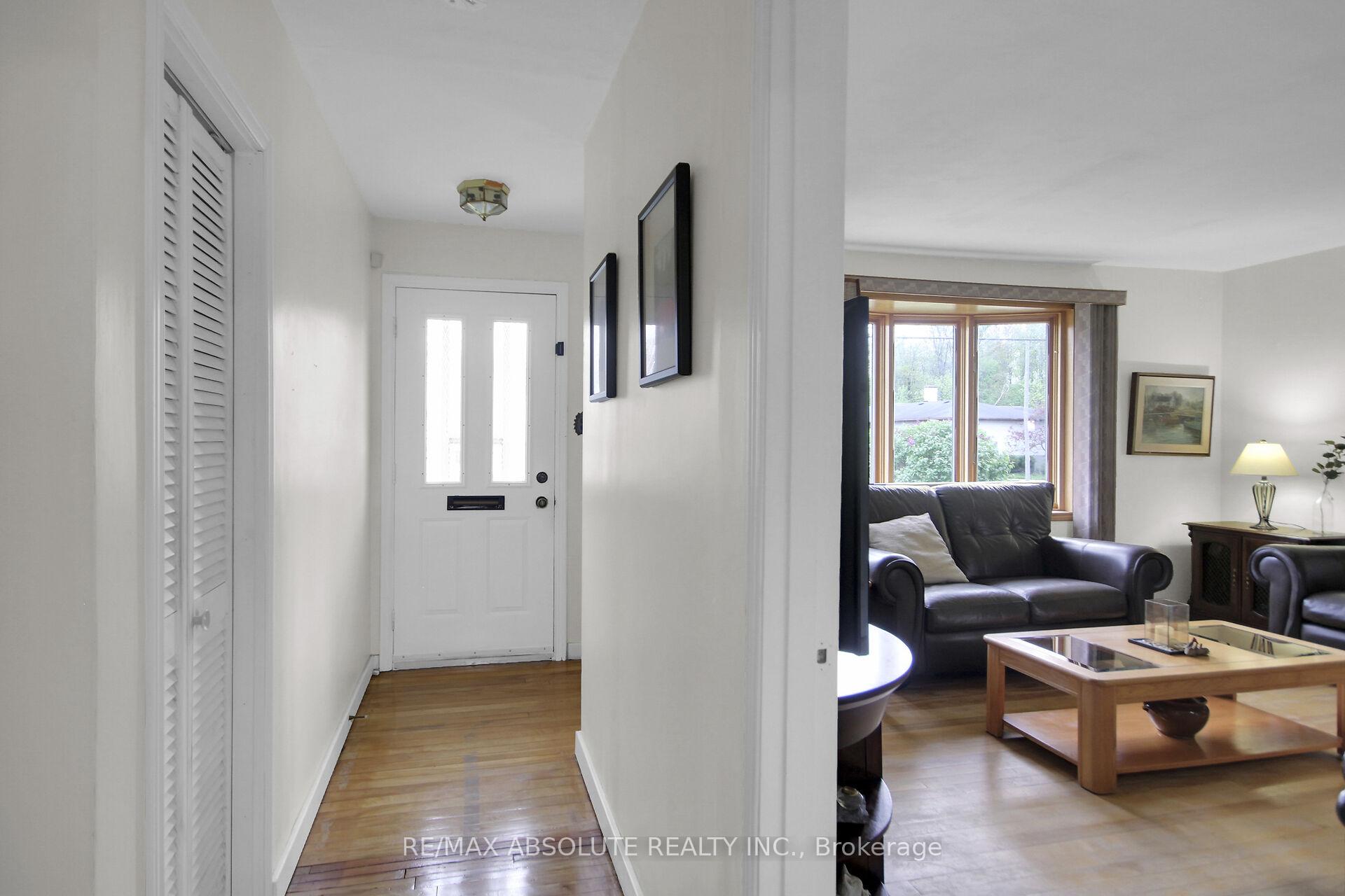 Photo 8 of 1929 Queensdale Avenue, Ottawa, Blossom Park/Leitrim — HOMEH