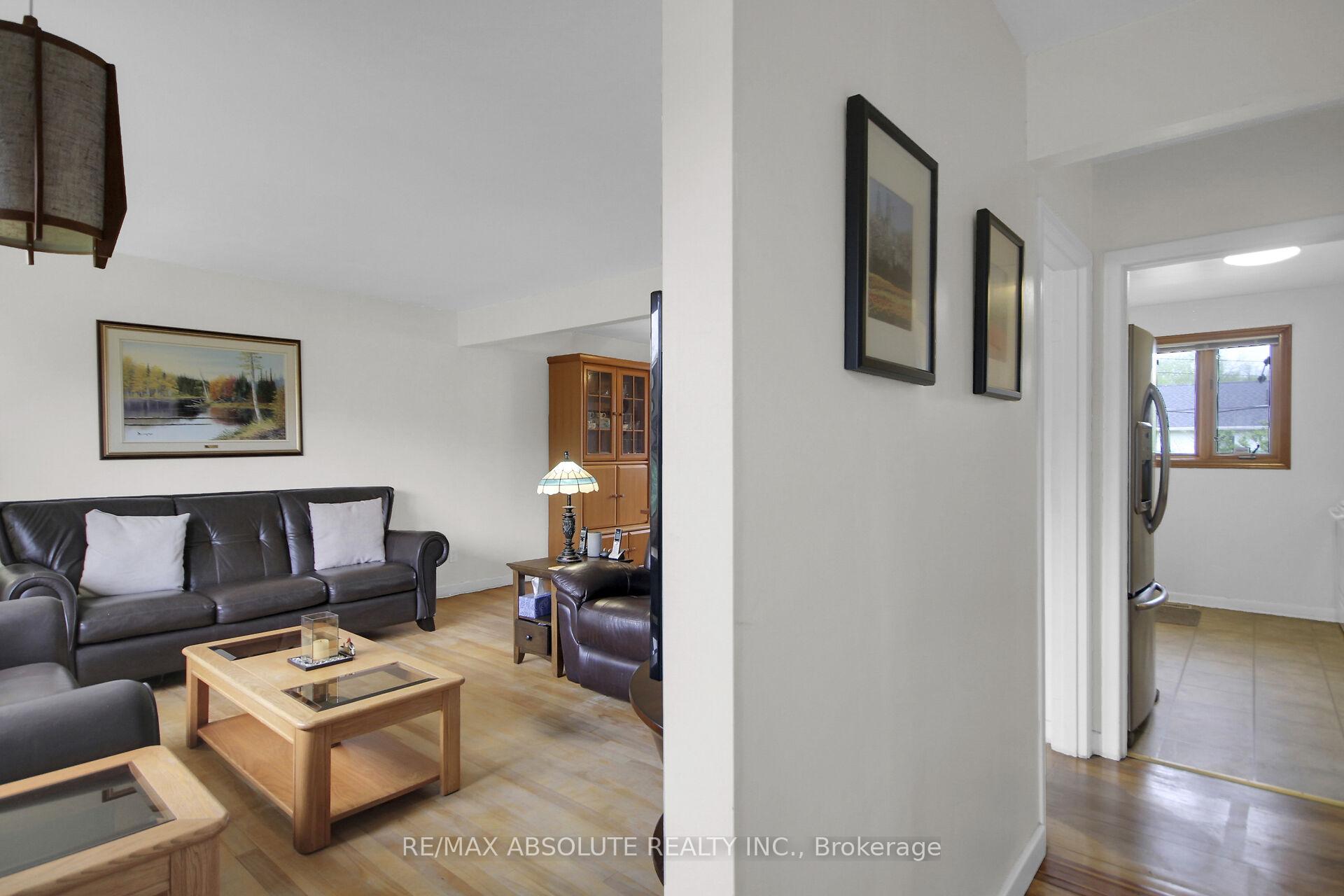 Photo 7 of 1929 Queensdale Avenue, Ottawa, Blossom Park/Leitrim — HOMEH