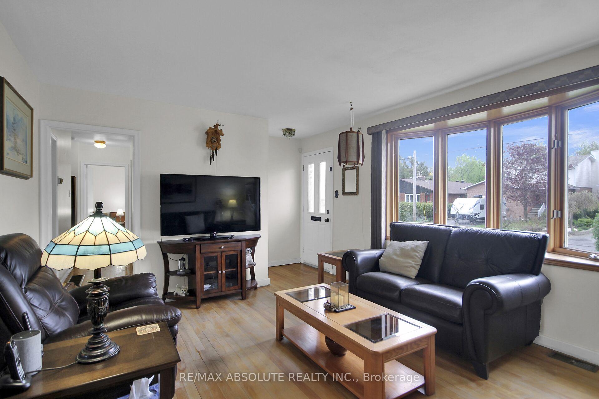 Photo 9 of 1929 Queensdale Avenue, Ottawa, Blossom Park/Leitrim — HOMEH