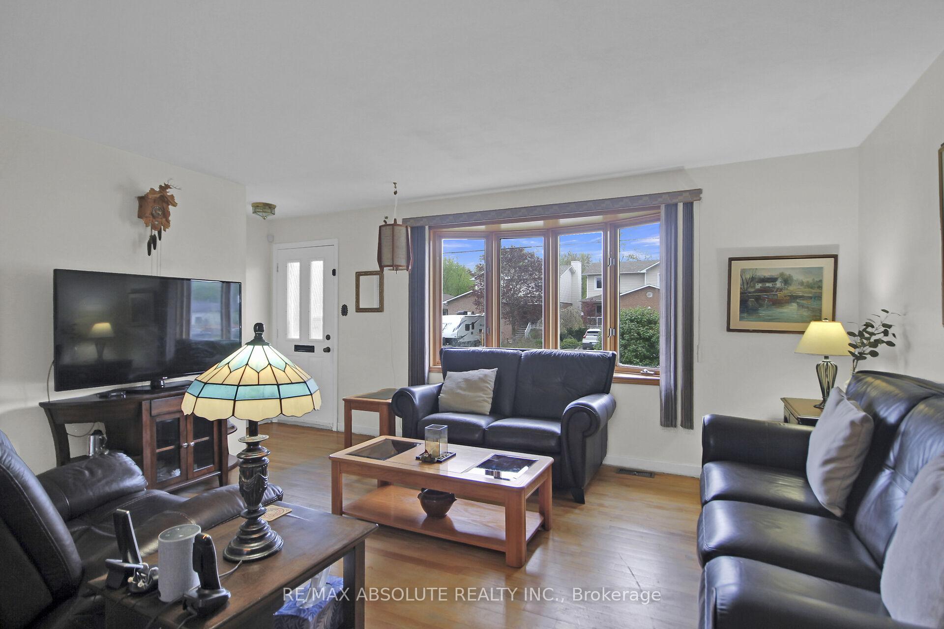 Photo 11 of 1929 Queensdale Avenue, Ottawa, Blossom Park/Leitrim — HOMEH