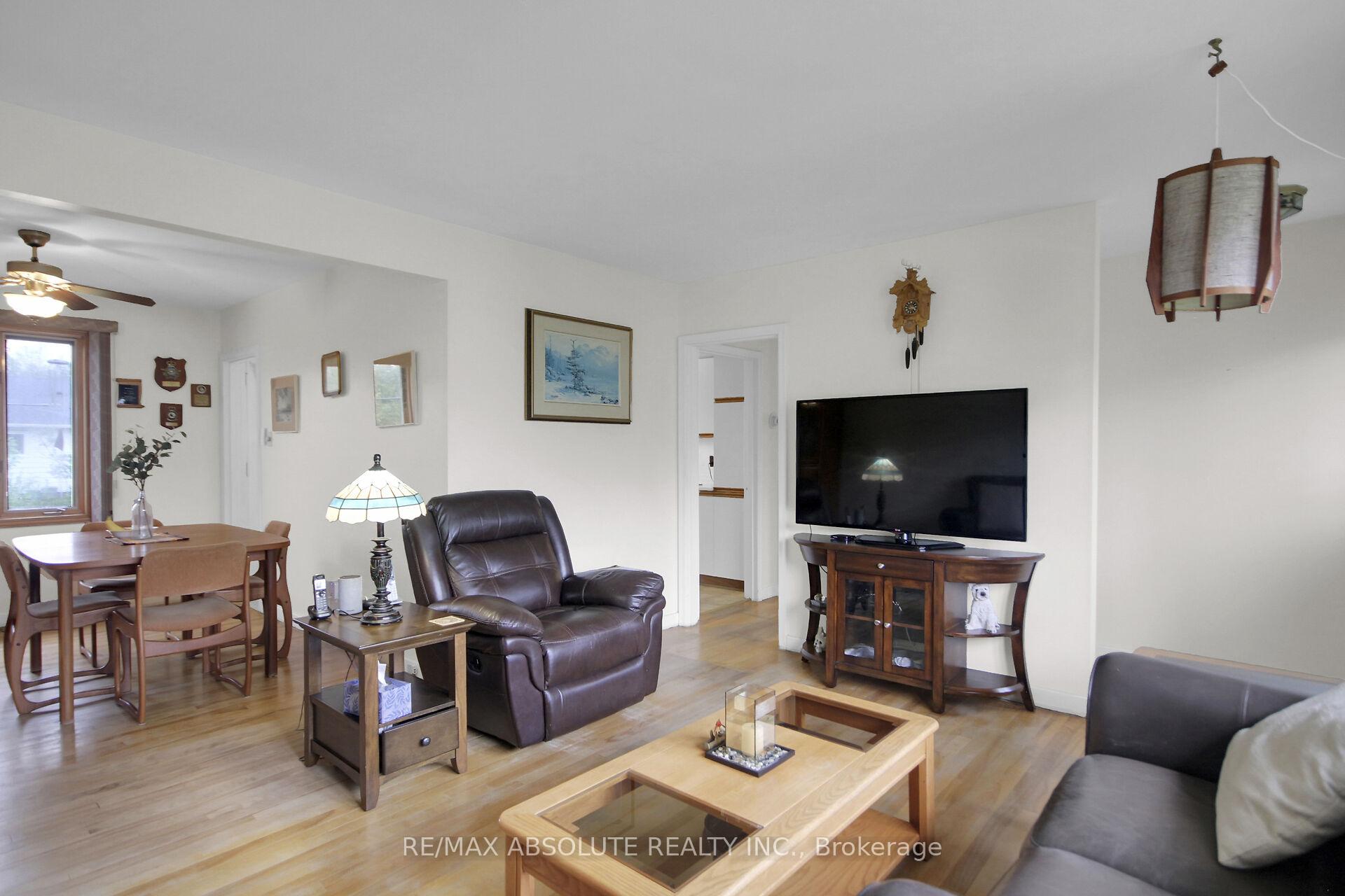 Photo 12 of 1929 Queensdale Avenue, Ottawa, Blossom Park/Leitrim — HOMEH