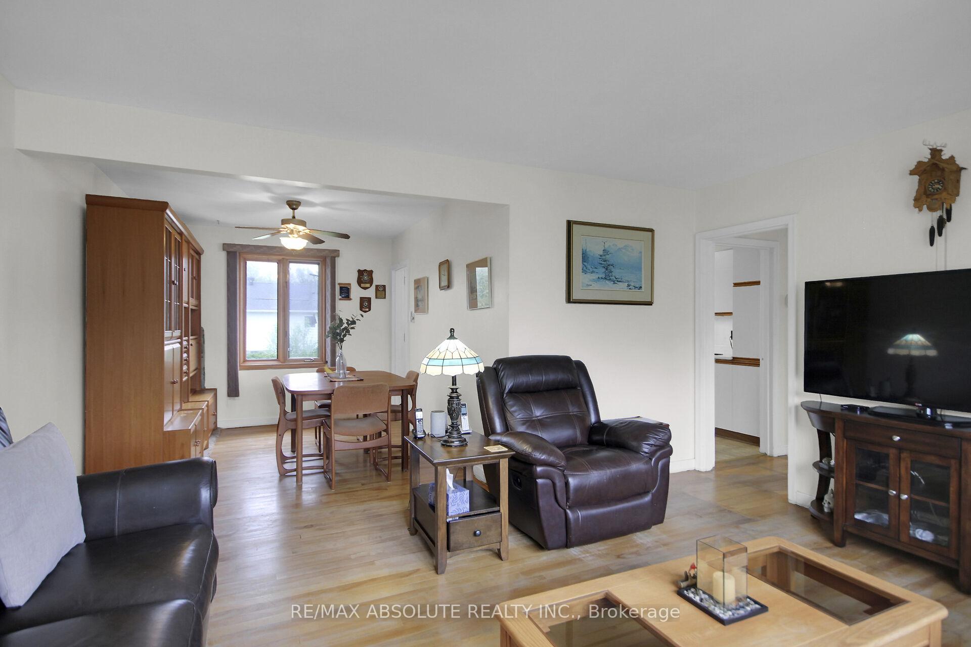 Photo 13 of 1929 Queensdale Avenue, Ottawa, Blossom Park/Leitrim — HOMEH