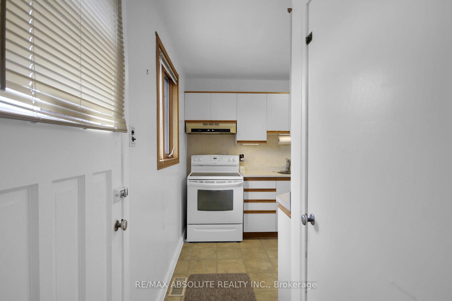 Photo 20 of 1929 Queensdale Avenue, Ottawa, Blossom Park/Leitrim — HOMEH