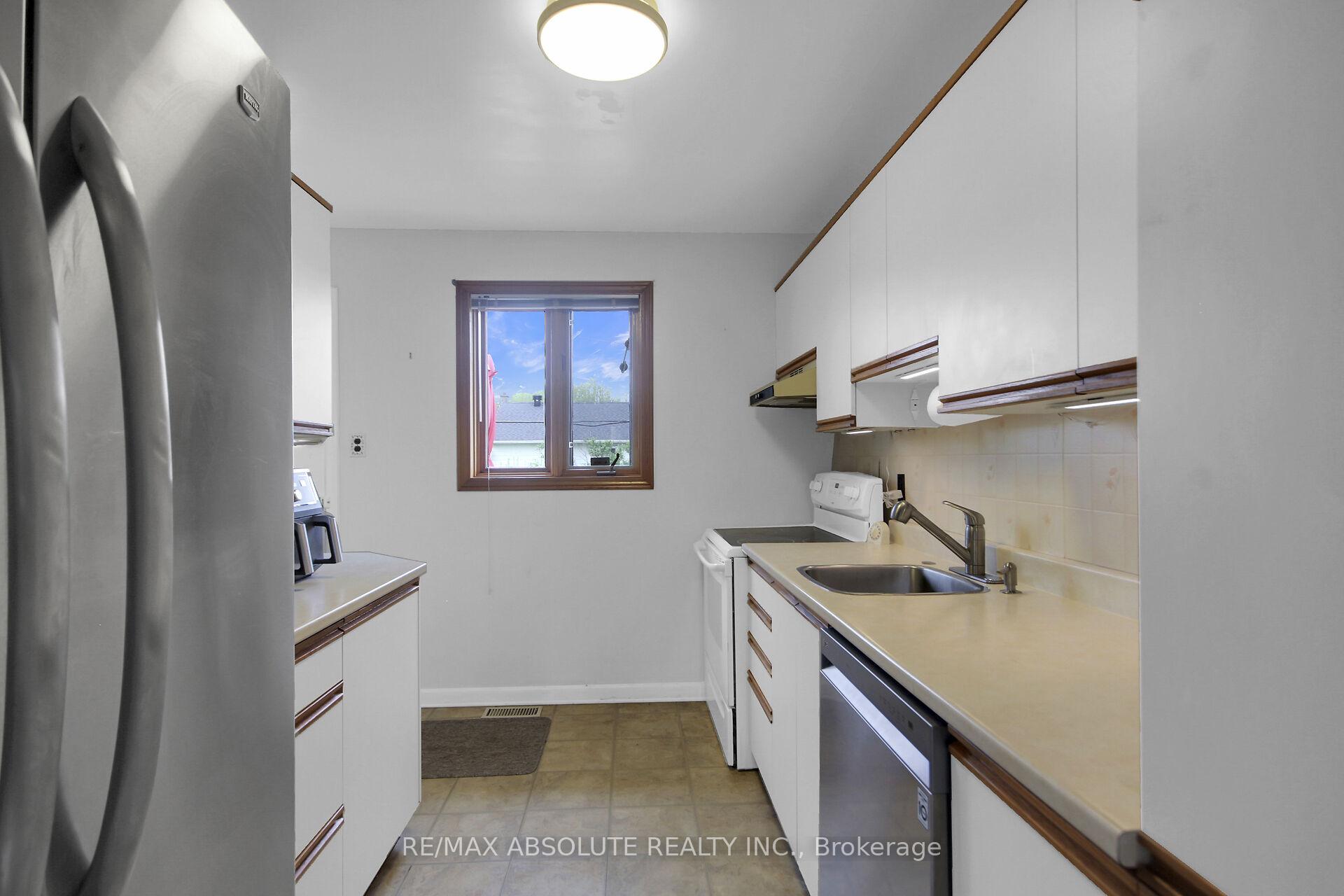 Photo 22 of 1929 Queensdale Avenue, Ottawa, Blossom Park/Leitrim — HOMEH