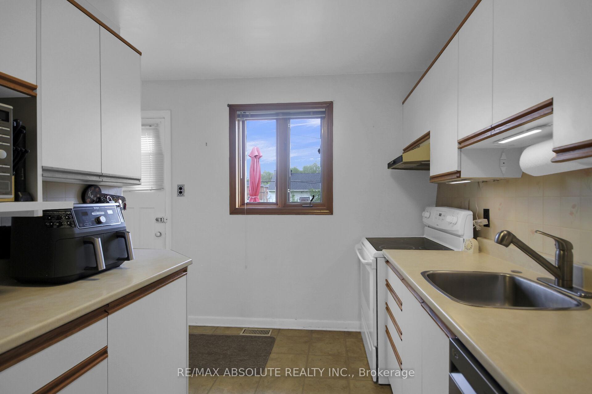 Photo 27 of 1929 Queensdale Avenue, Ottawa, Blossom Park/Leitrim — HOMEH