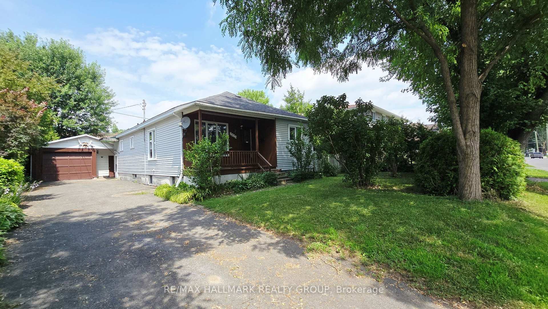 Photo 1 of 2923 Ahearn Avenue, Ottawa, Britannia — HOMEH