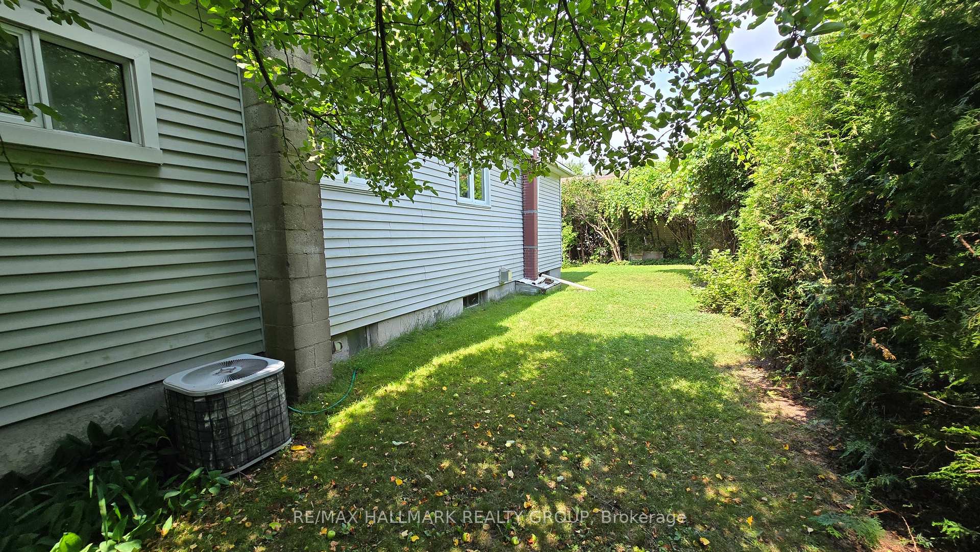 Photo 8 of 2923 Ahearn Avenue, Ottawa, Britannia — HOMEH