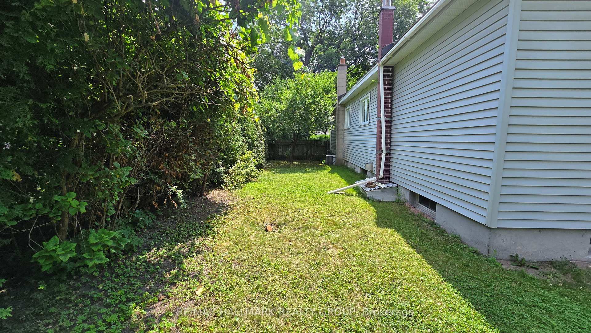 Photo 9 of 2923 Ahearn Avenue, Ottawa, Britannia — HOMEH