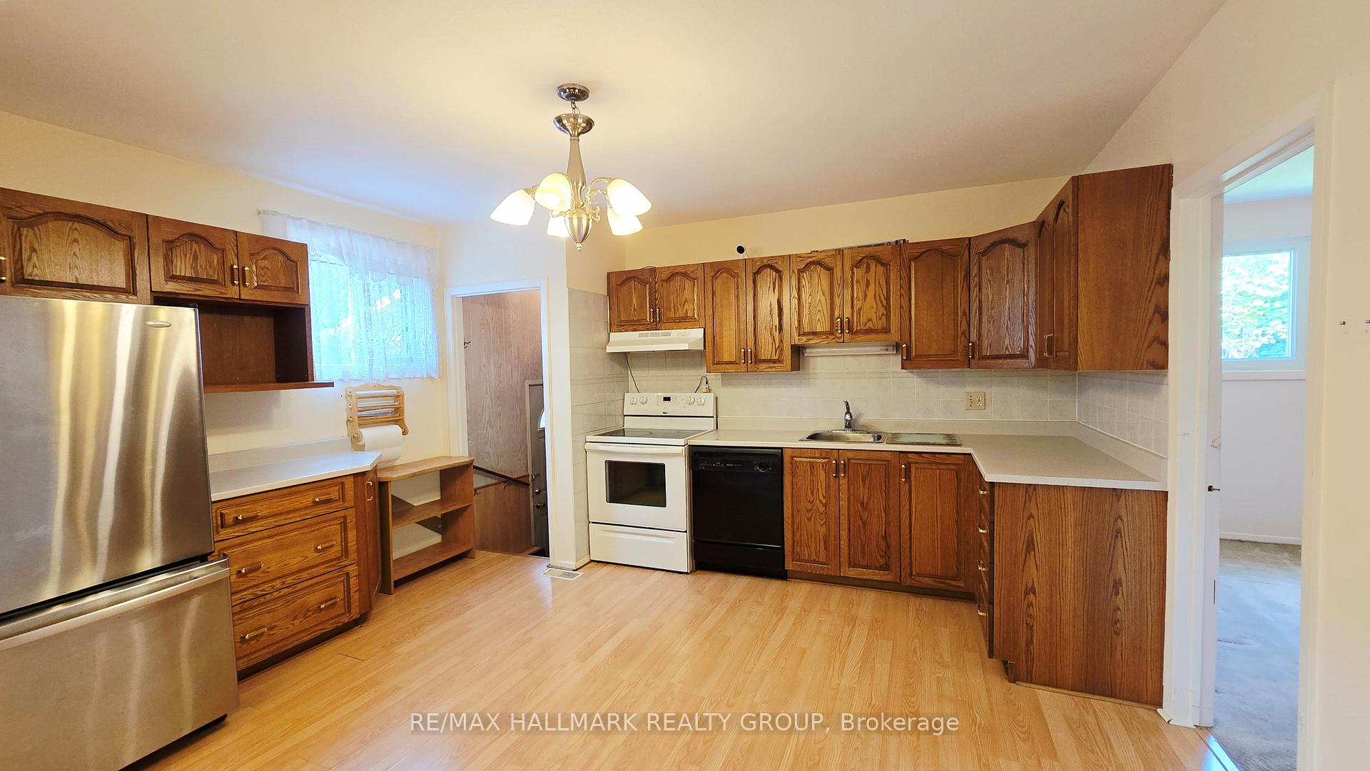 Photo 13 of 2923 Ahearn Avenue, Ottawa, Britannia — HOMEH