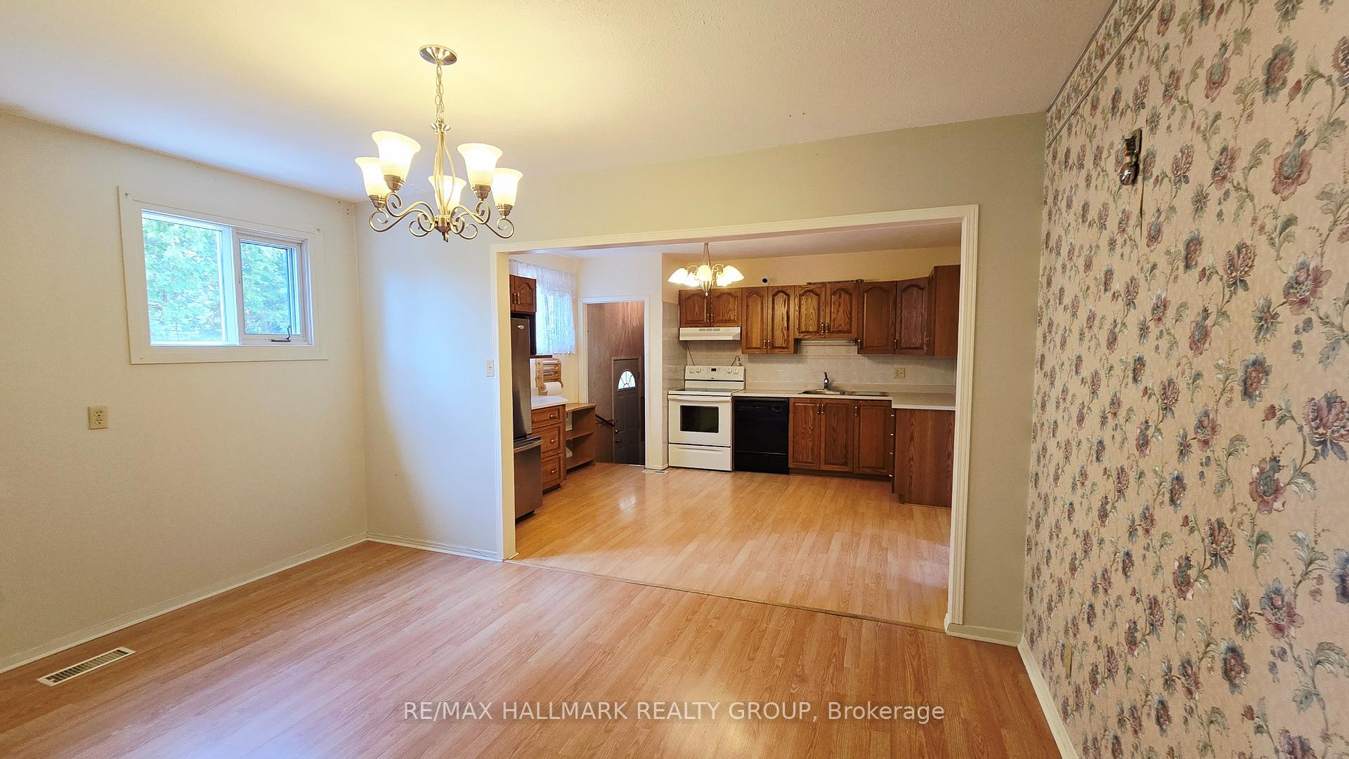 Photo 14 of 2923 Ahearn Avenue, Ottawa, Britannia — HOMEH