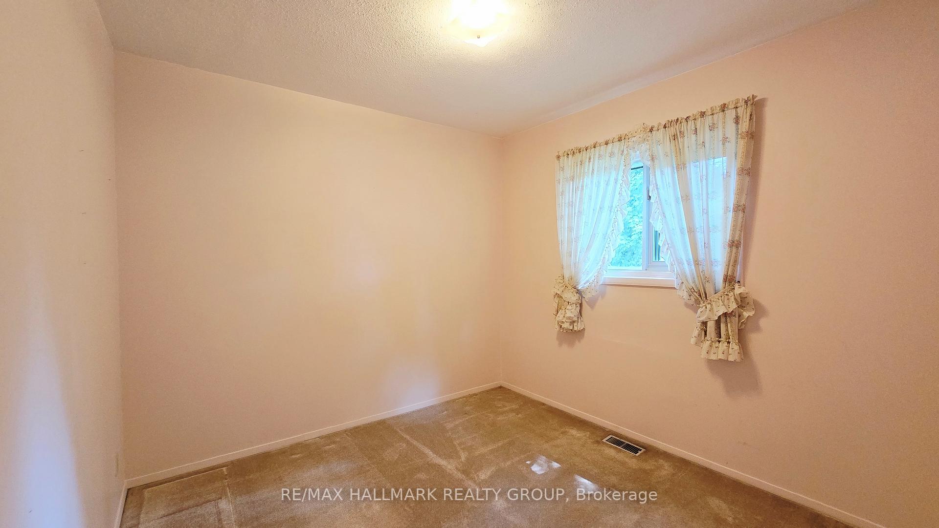 Photo 18 of 2923 Ahearn Avenue, Ottawa, Britannia — HOMEH