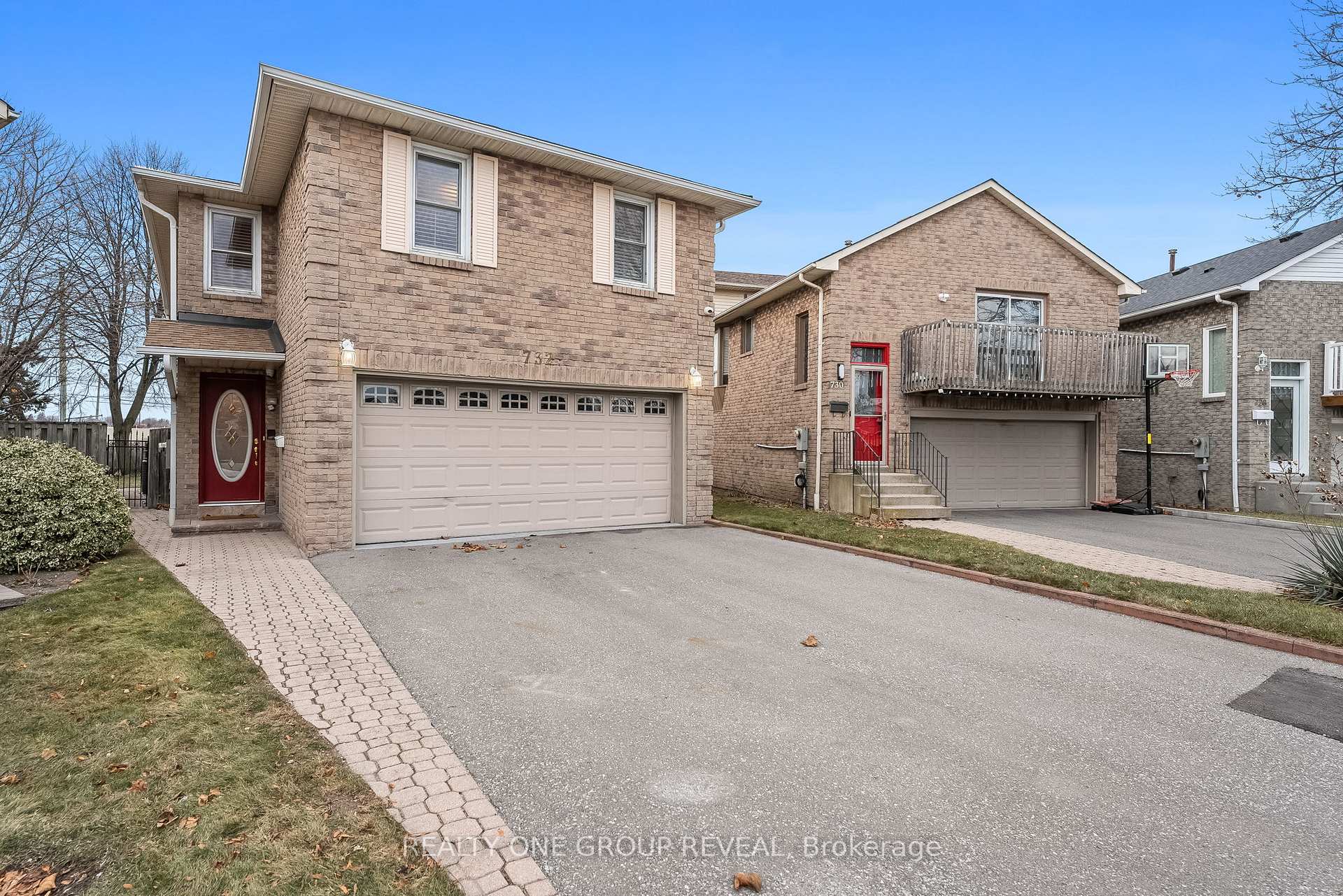 Photo 2 of 732 Abingdon Court, Pickering, West Shore — HOMEH