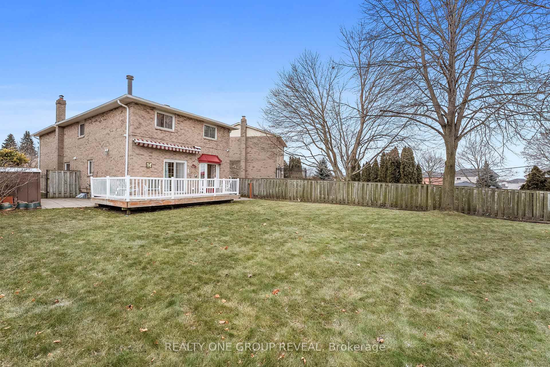 Photo 3 of 732 Abingdon Court, Pickering, West Shore — HOMEH
