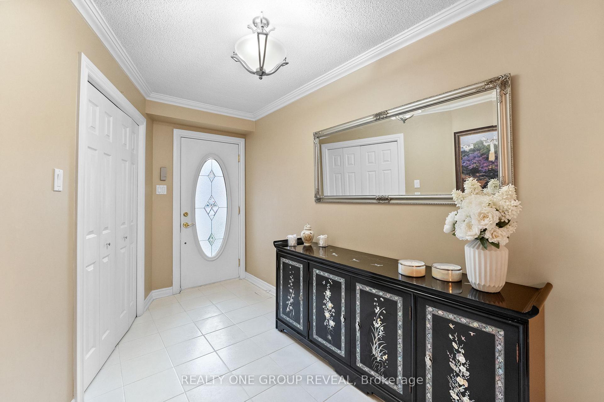Photo 5 of 732 Abingdon Court, Pickering, West Shore — HOMEH